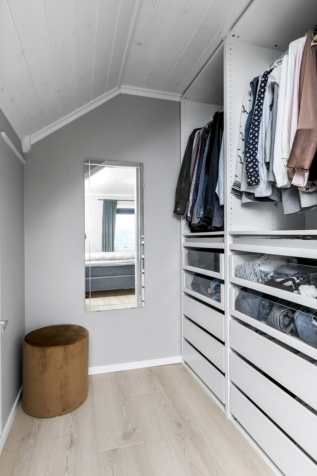 Egen walk-in garderobe på hovedsoverommet Galleribilde