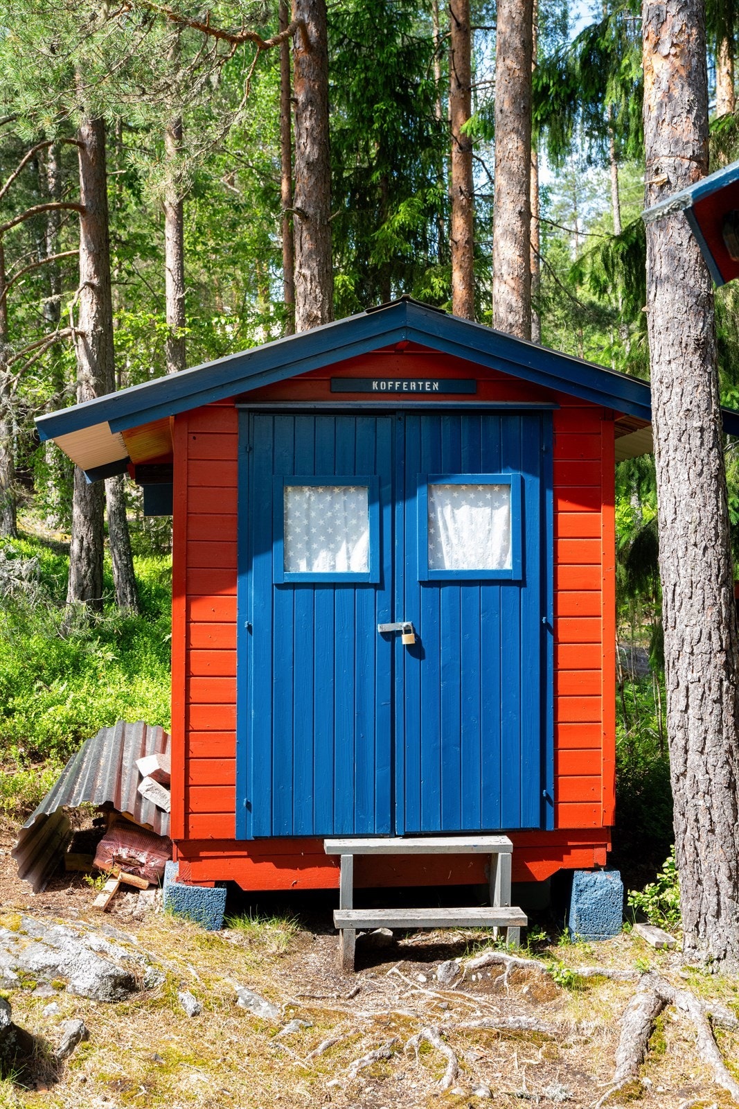 På eiendommen er det også en frittliggende bod ("Kofferten") som gir fin lagrigsplass. Galleribilde