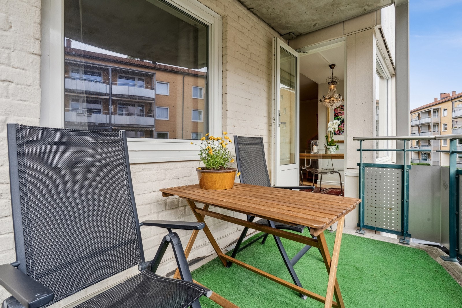 Balkonen er av god størrelse som gir gode møbleringsmuligheter. Galleribilde