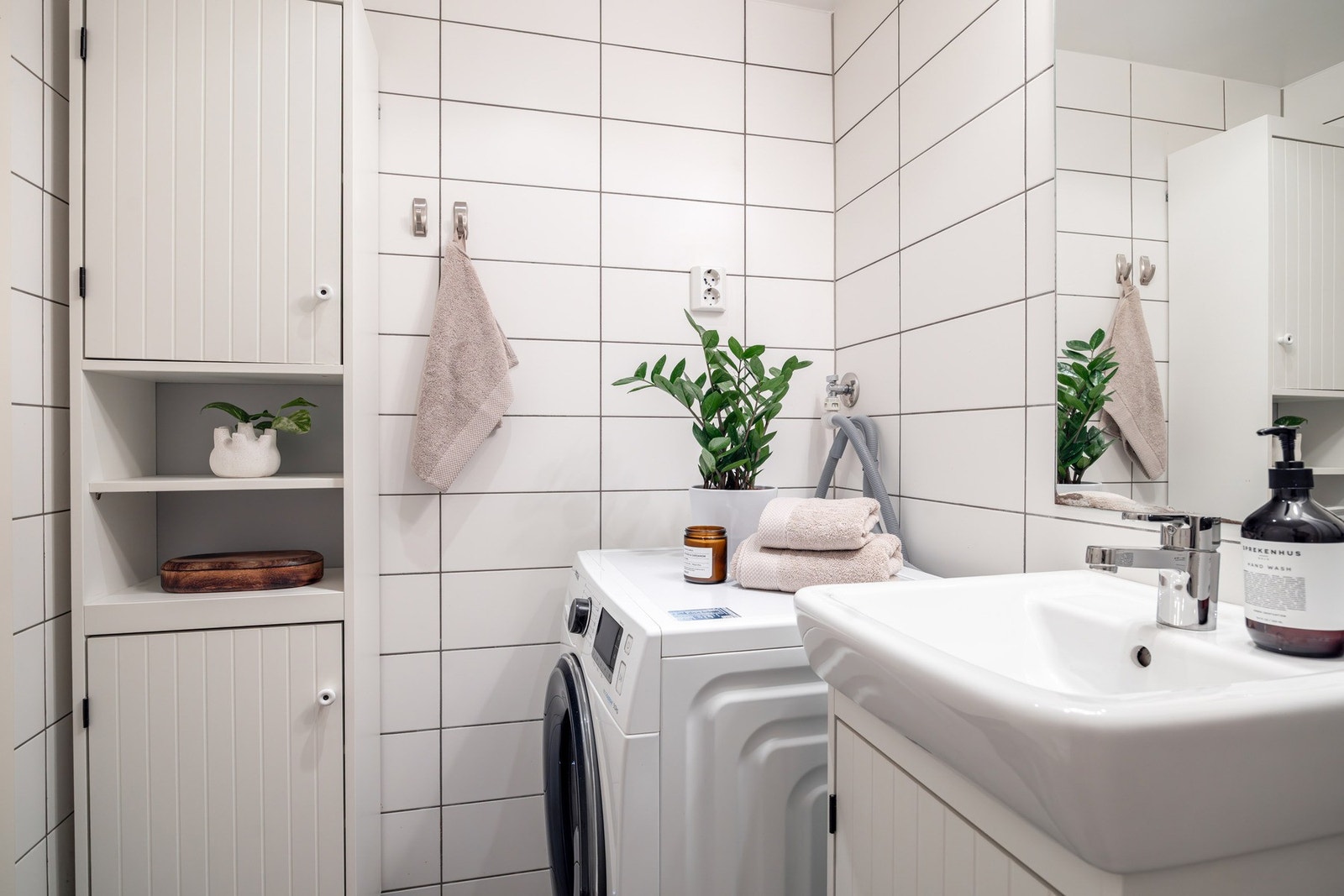 Delikat flislagt baderom med gulvvarme. Galleribilde