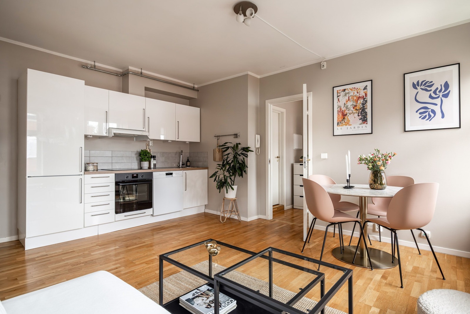 God plass til både sofa og spisebord. Galleribilde