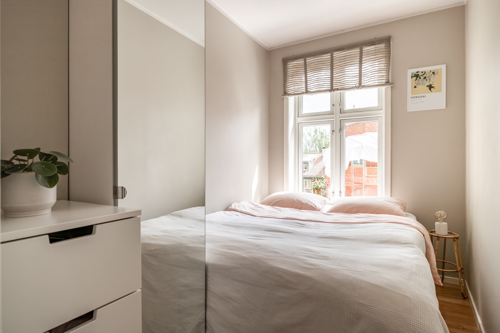 Soverom med plass til dobbeltseng. Galleribilde