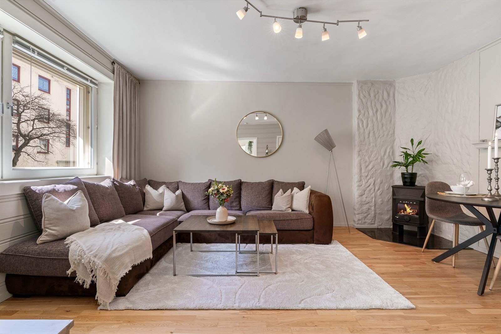 - En lys og sjarmerende leilighet med kort gangavstand til sentrum og flere studiesteder, perfekt for studenter! - Galleribilde