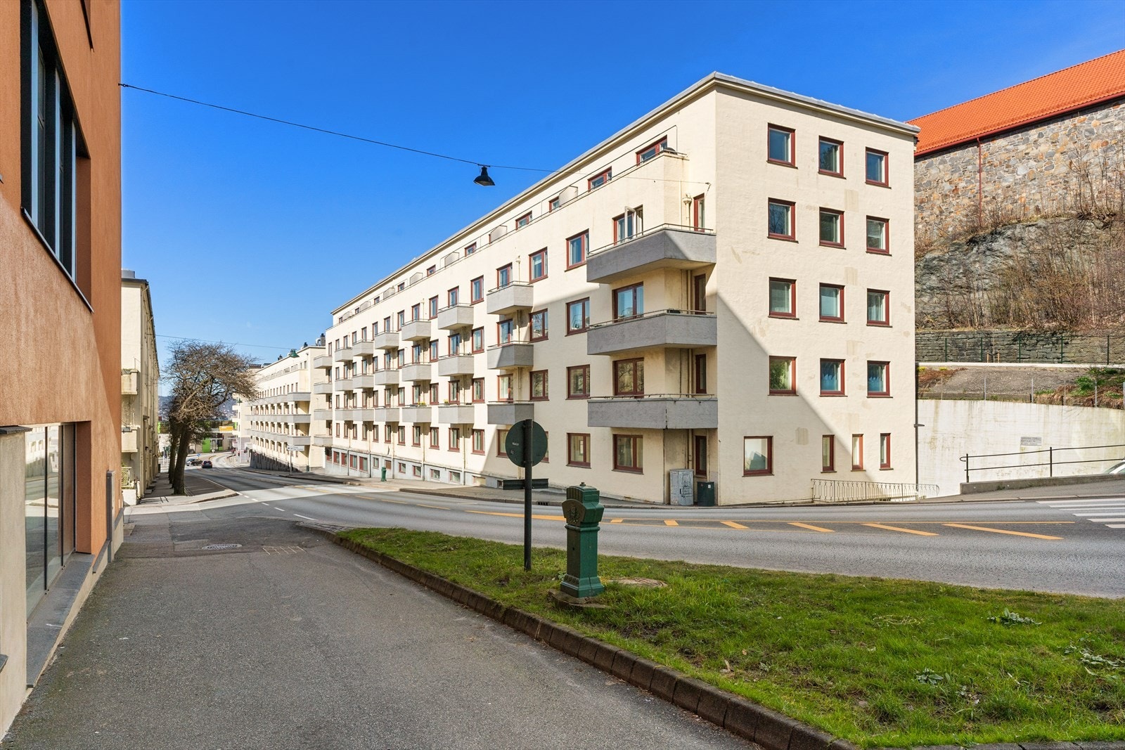 - Borettslaget består av 85 boenheter. Det er fellesrom, felles vaskeri og treningsrom som kan benyttes av beboerne - Galleribilde