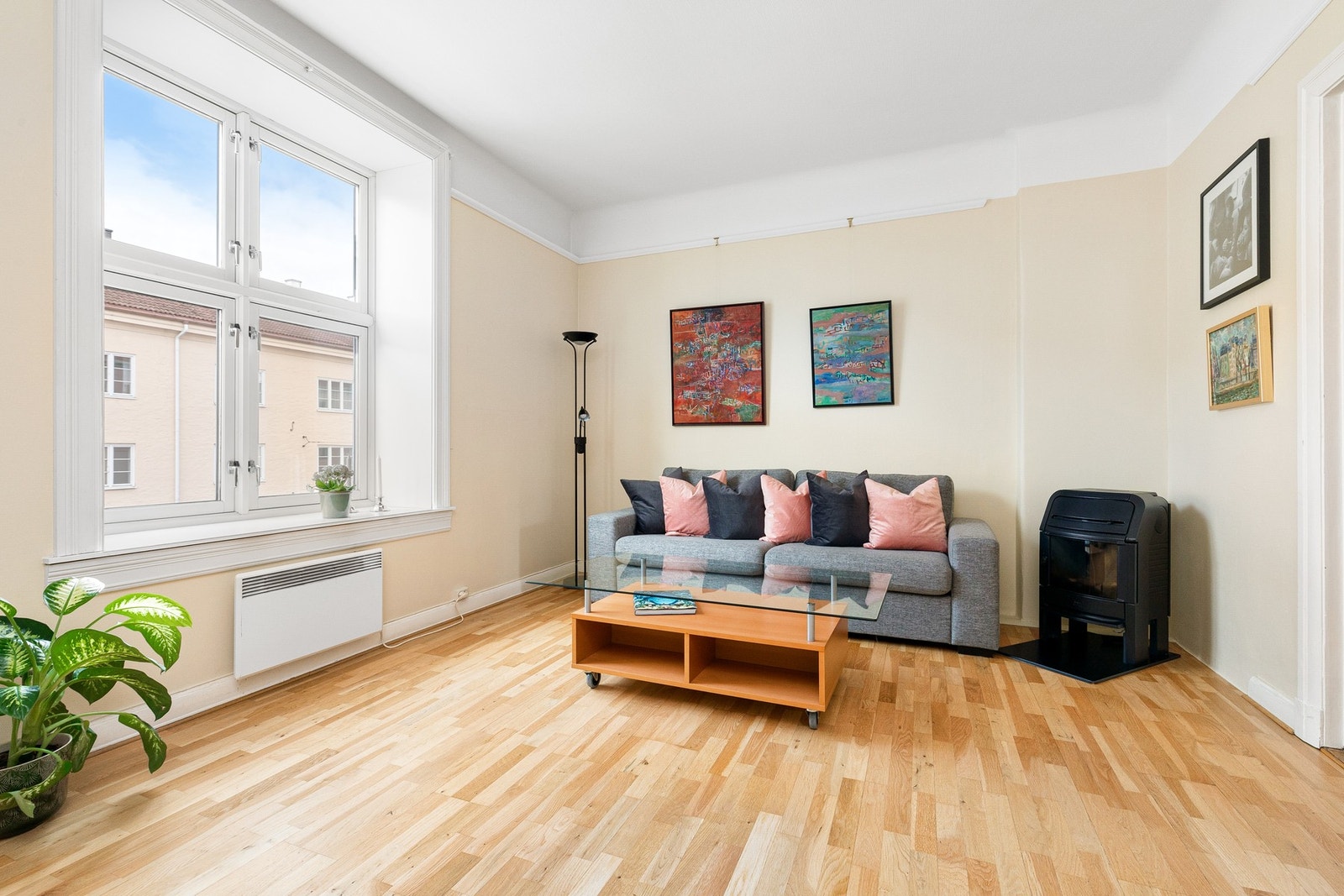 3-roms aksjeleilighet beliggende i et meget sentralt og attraktivt område på Majorstuen. Galleribilde