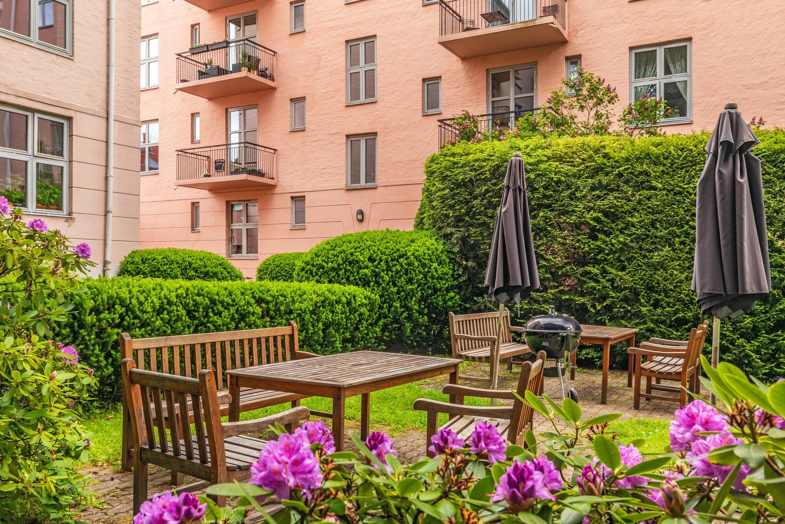 Sittegruppe. Galleribilde