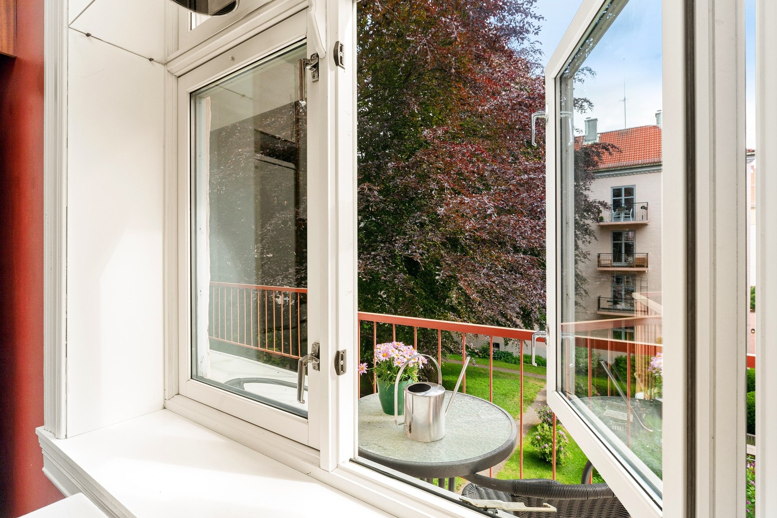 Utenfor kjøkkenet er brannbalkong, hvor denne delen disponeres av leiligheten. Galleribilde