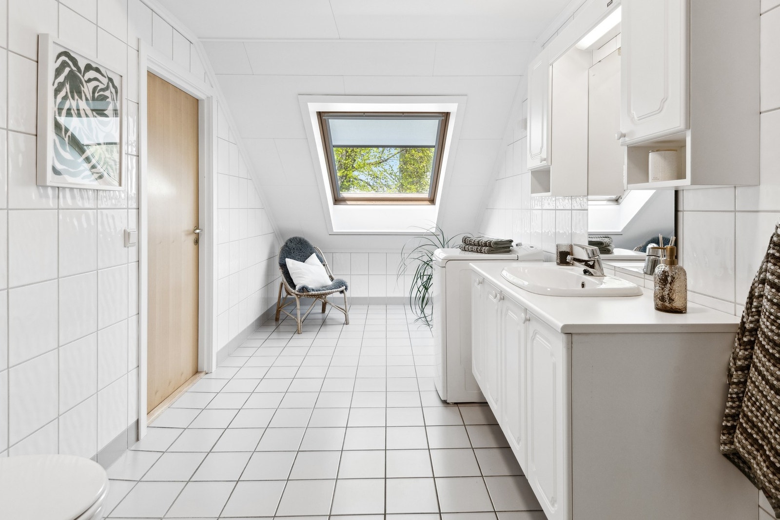 Innenfor badet har man en praktisk bod på ca. 7 kvm. Galleribilde