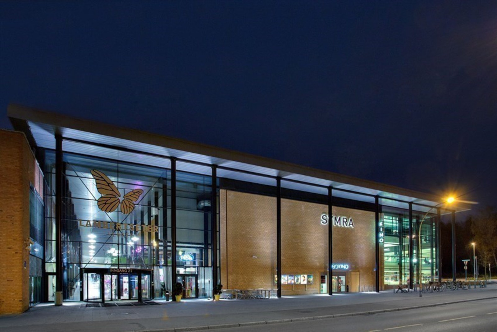 Det er ca. 7 minutter gange til Lambertseter senter. Galleribilde