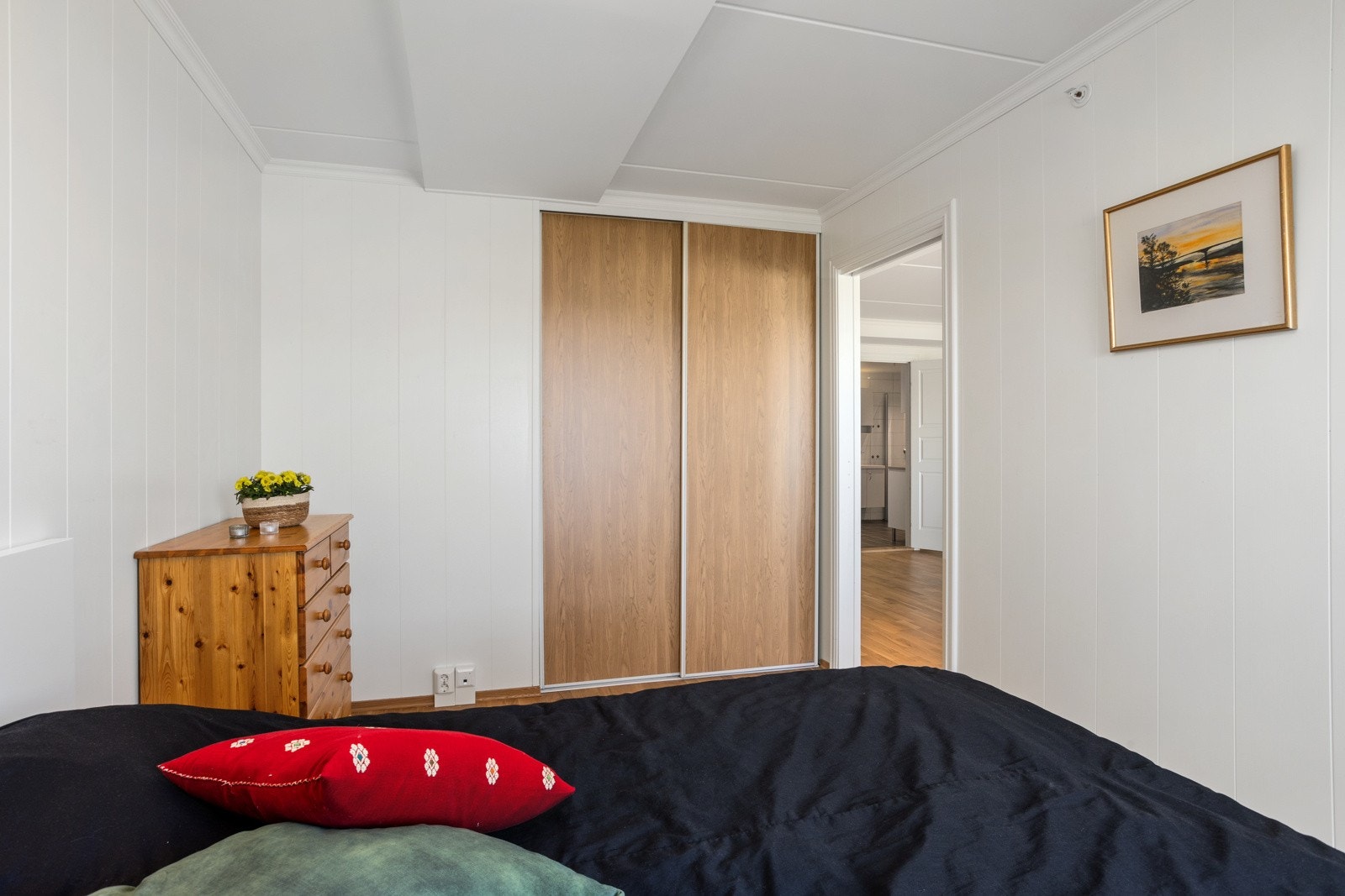 Garderobeløsning på soverommet. Galleribilde