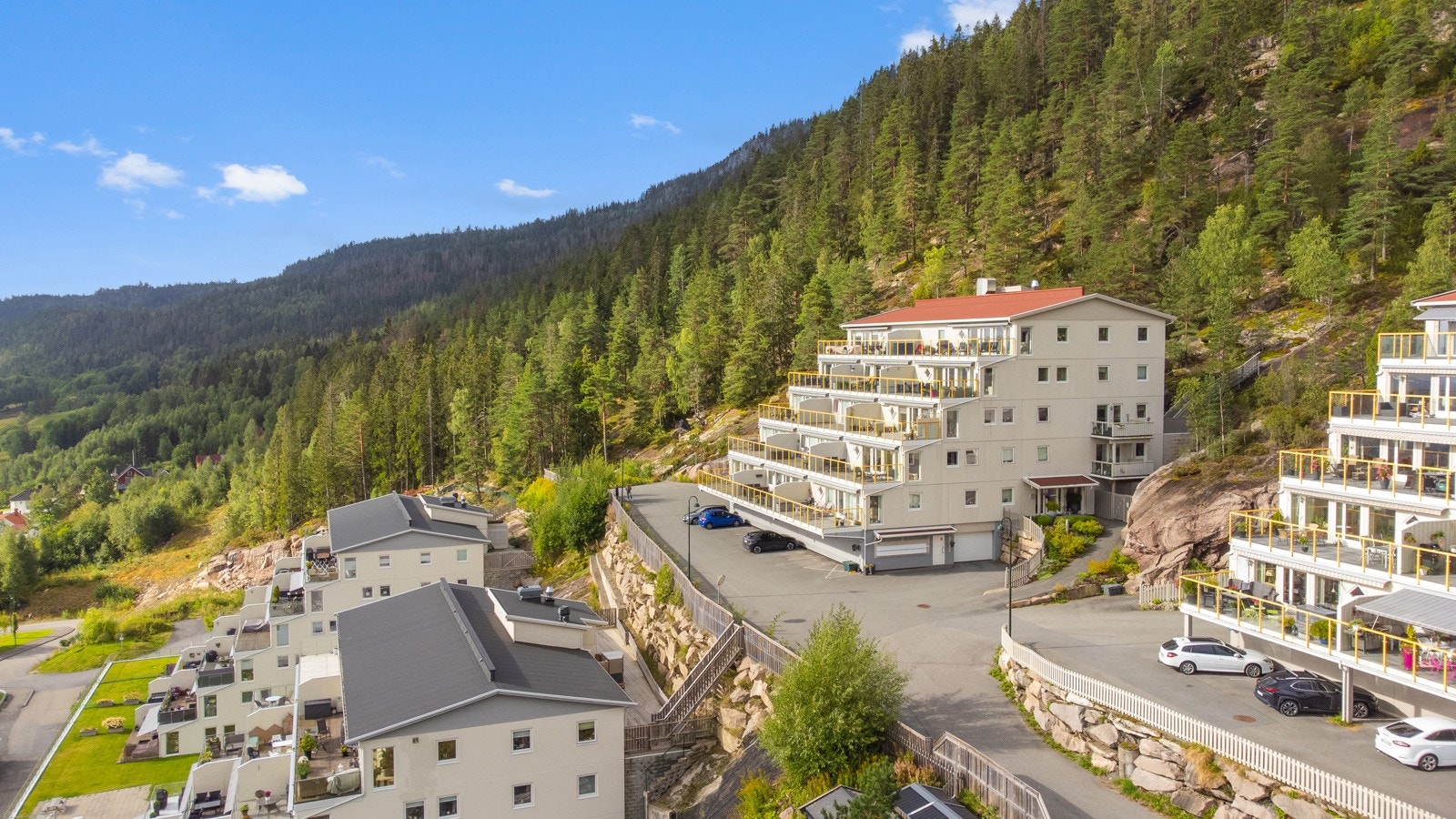 Velkommen til Sønderhellene 10, presentert av Leon Hoff ved Dialog Eiendomsmegling. Galleribilde