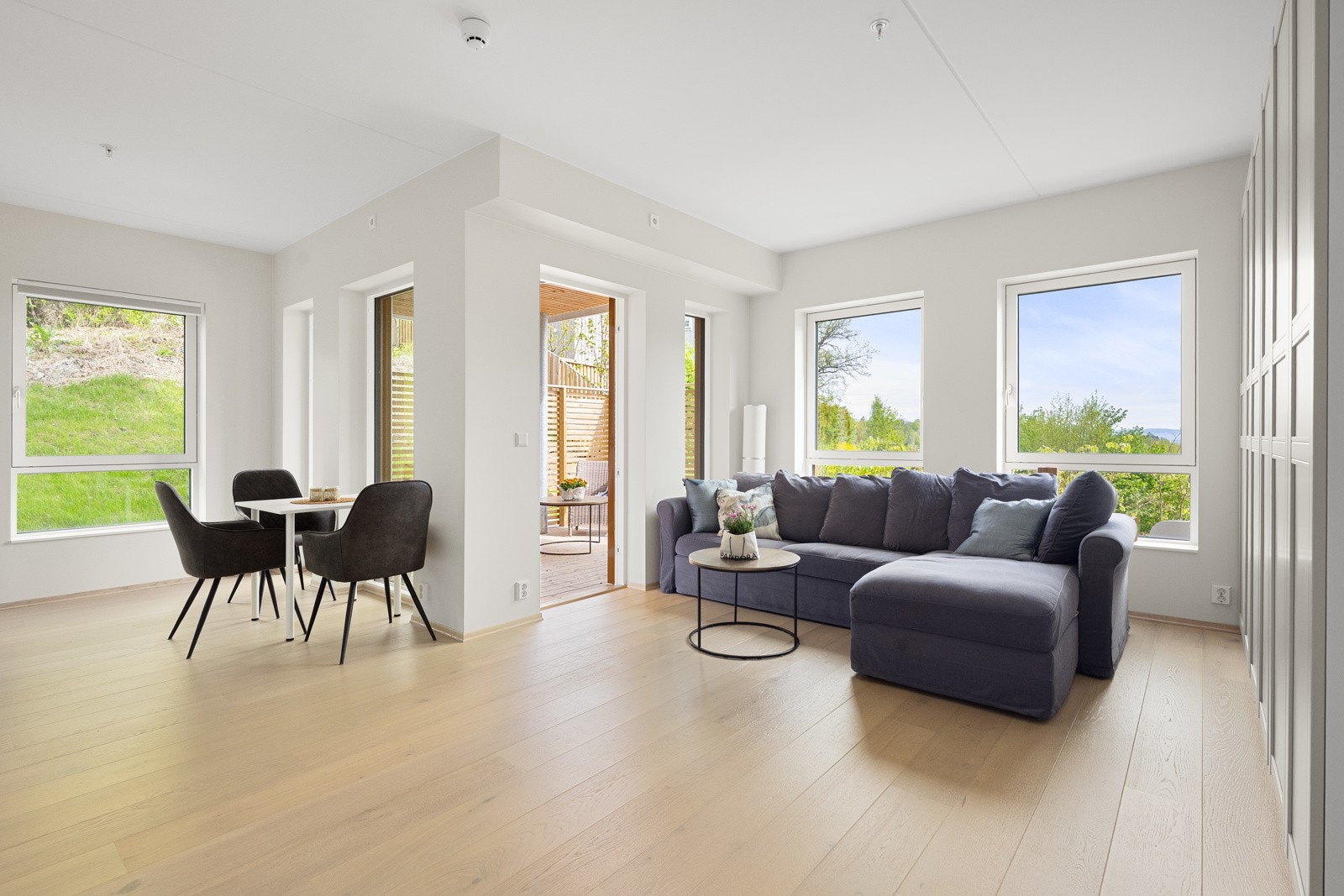 Stuen er naturlig delt inn i to soner. Galleribilde