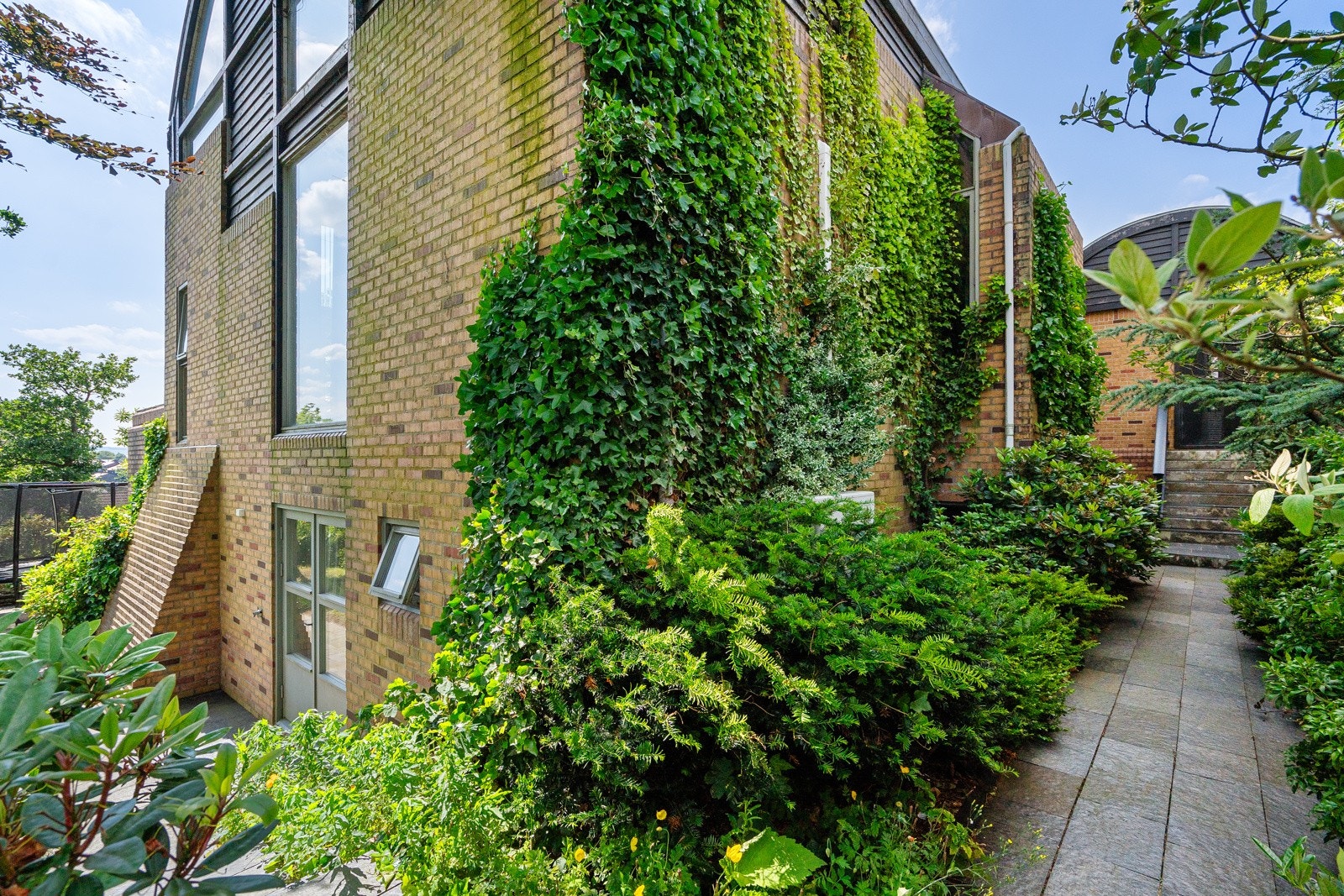 En unik bolig og en oase av en eiendom Galleribilde