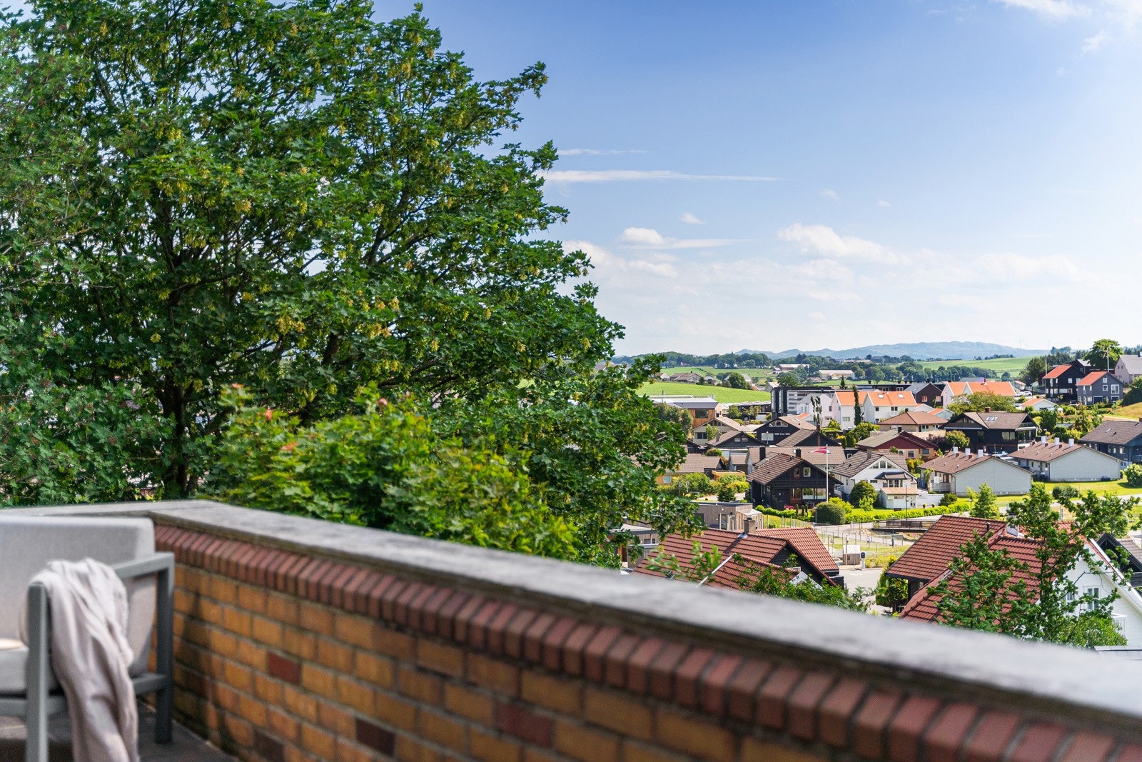 Eiendommen ligger i høyden, samtidig som det er usjenert og tilbaketrukket. Galleribilde