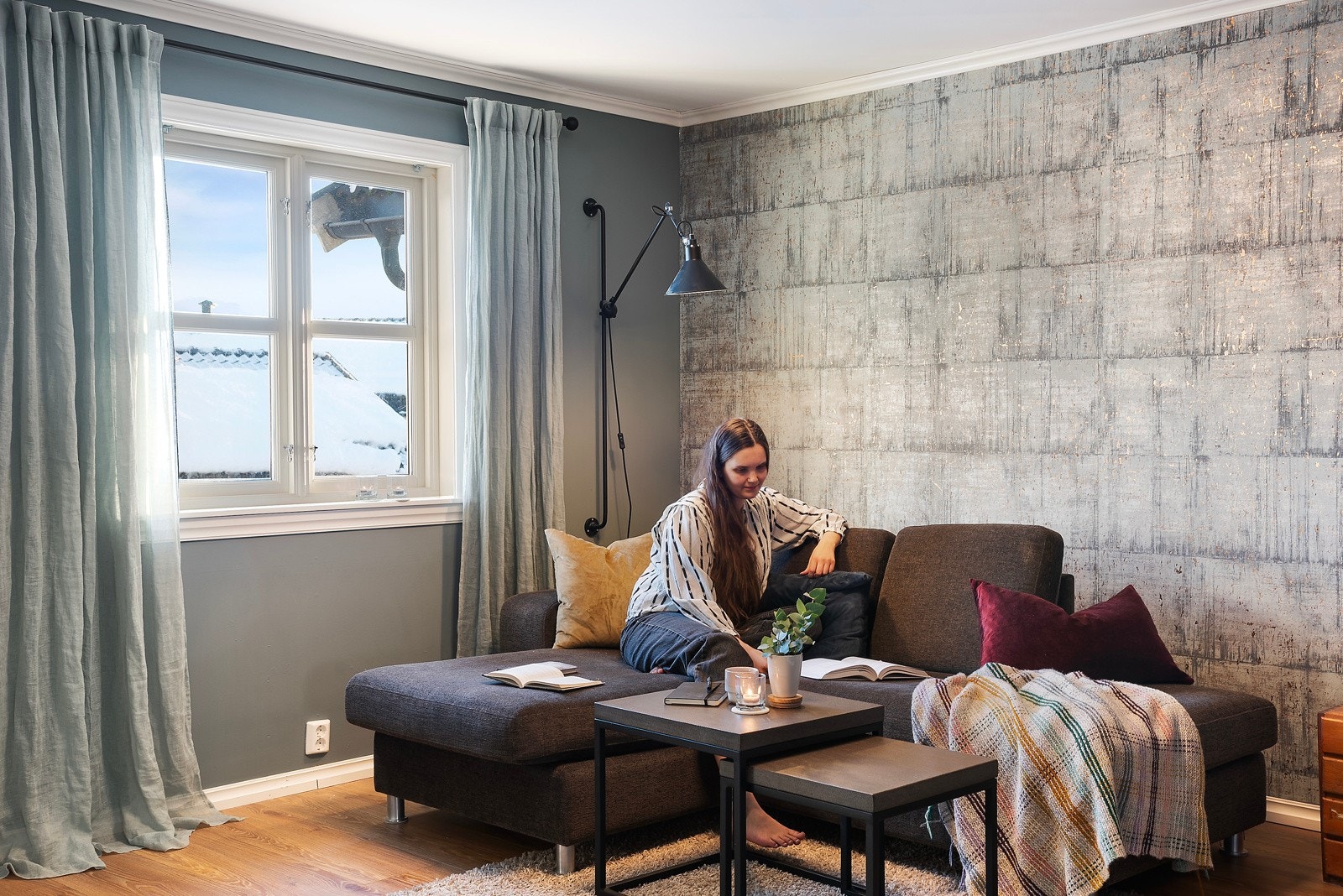 Hele leiligheten fremstår innbydende og er malt i moderne farger Galleribilde