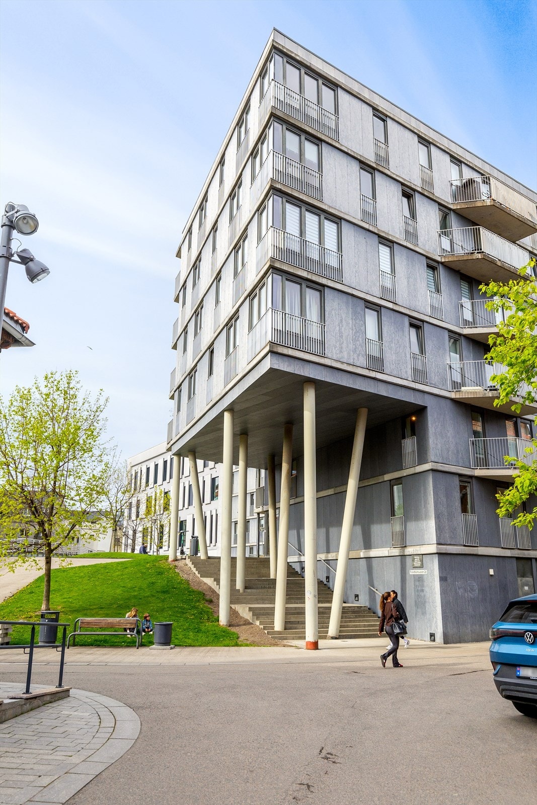 Leiligheten ligger i et populært område på Grünerløkka, med kort vei til alt av nødvendige fasiliteter og gode kollektivforbindelser. Galleribilde