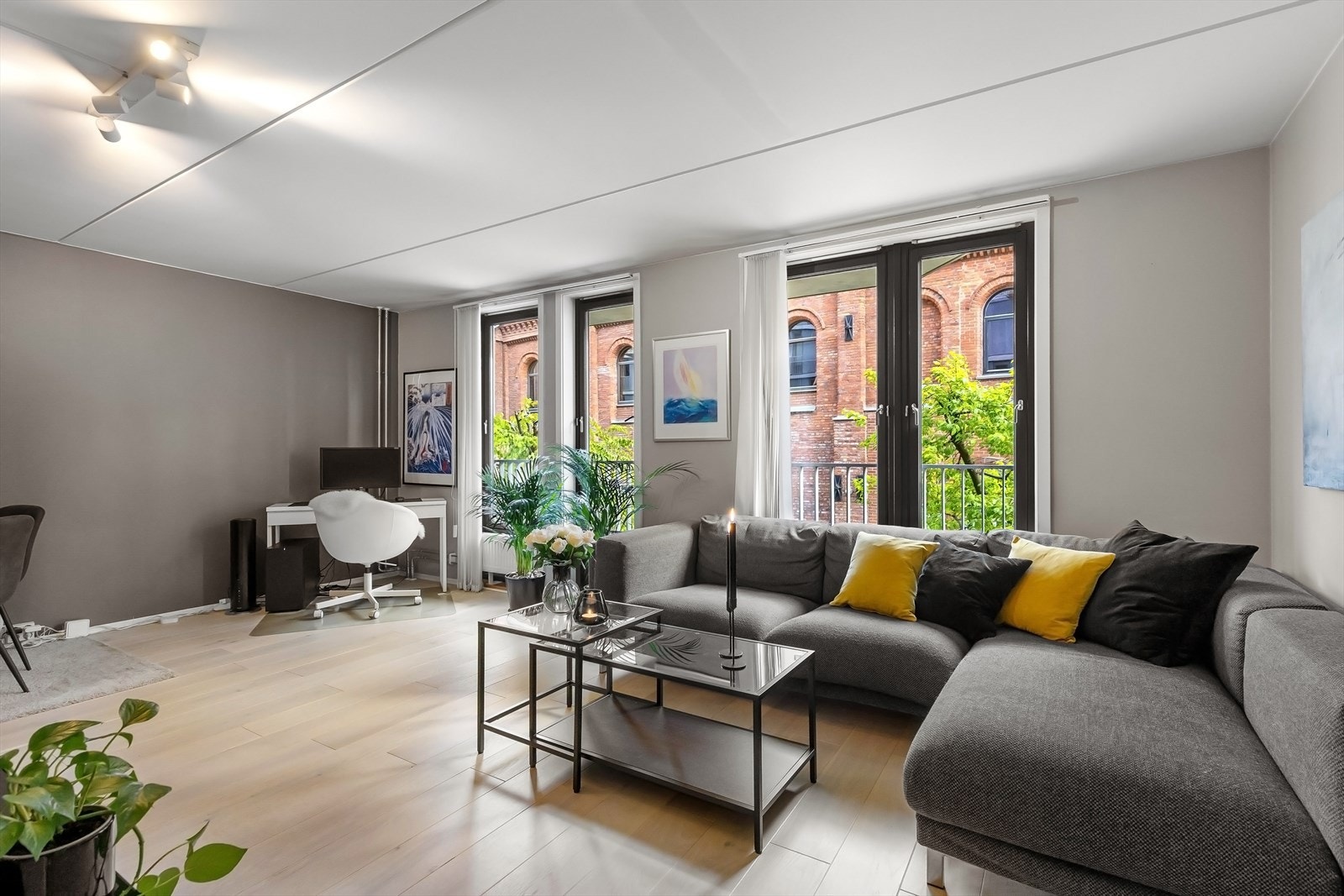 Lys, innbydende 2-roms selveier fra 2008 -med fransk balkong, god planløsning og heisadkomst. Galleribilde