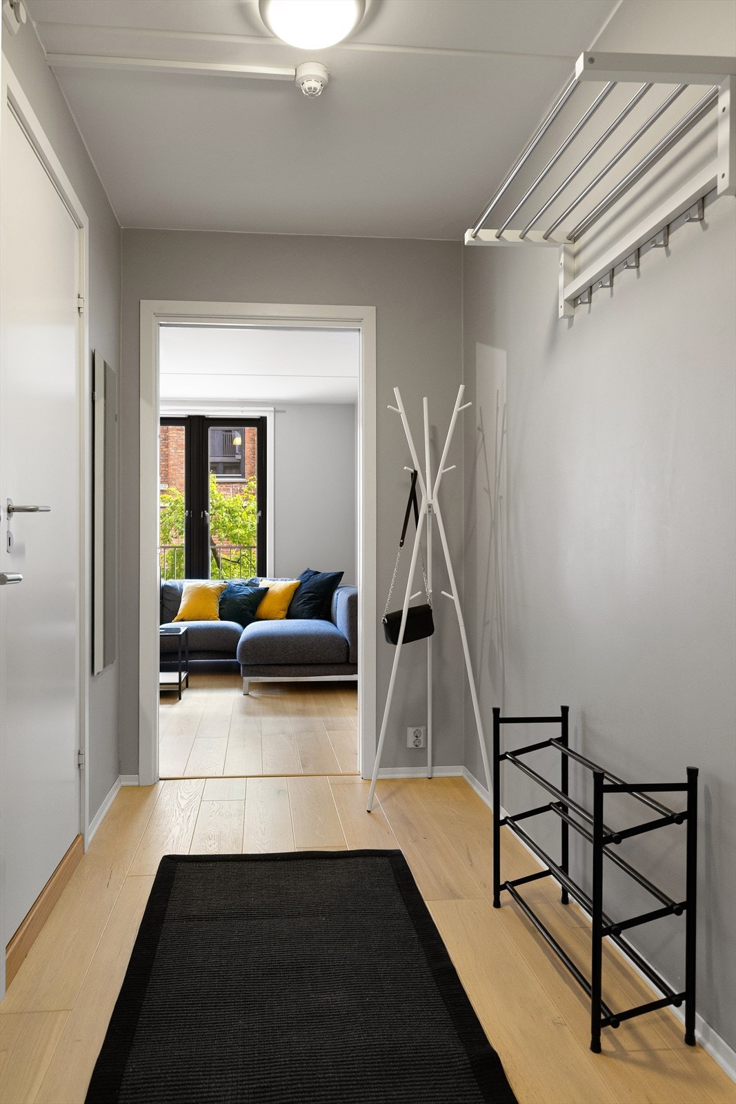 Entré med inngang til bad. Galleribilde