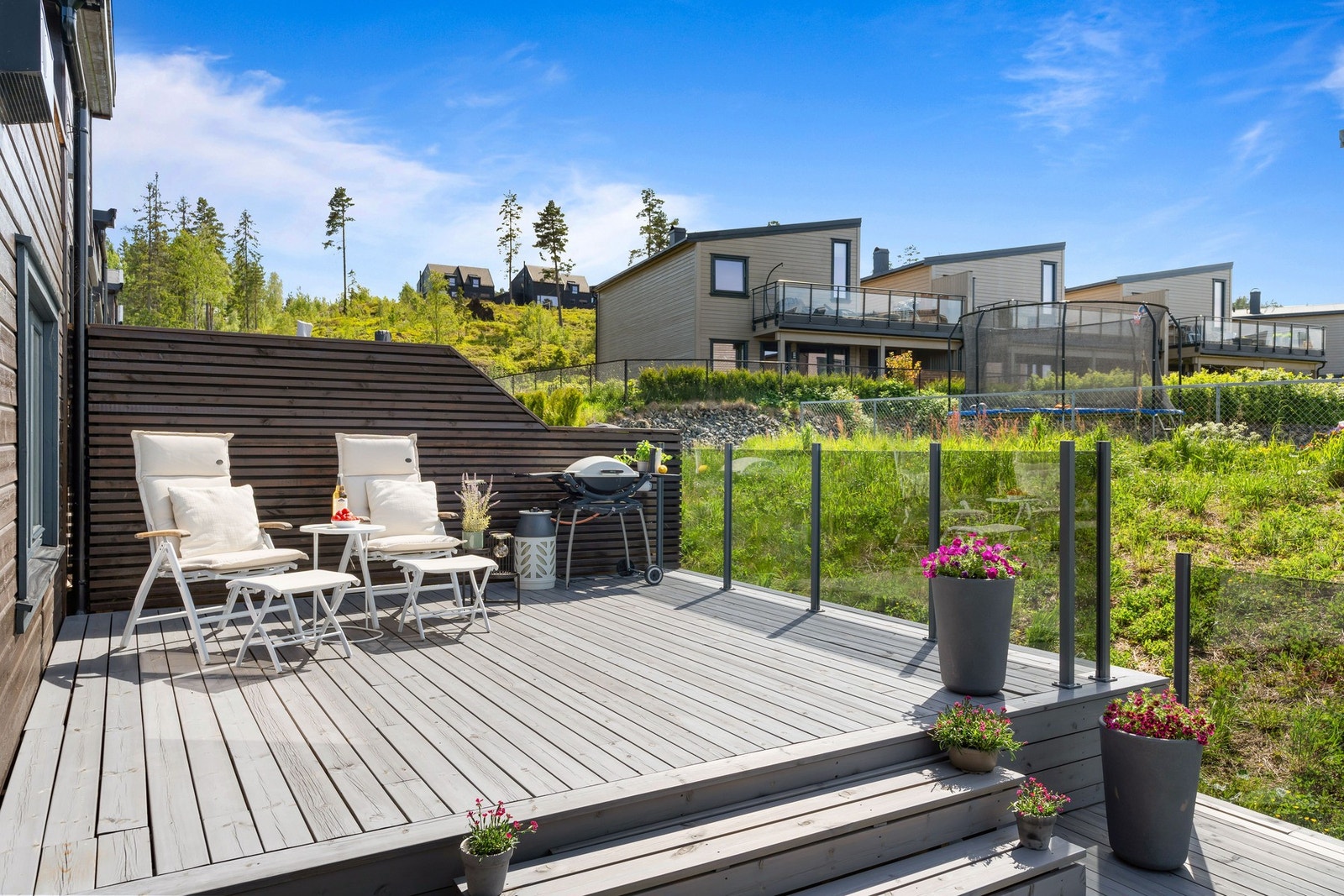Det er tillatt med gass- og elektrisk grill så her kan man dra nytelse av god grillmat med venner og familie. Galleribilde