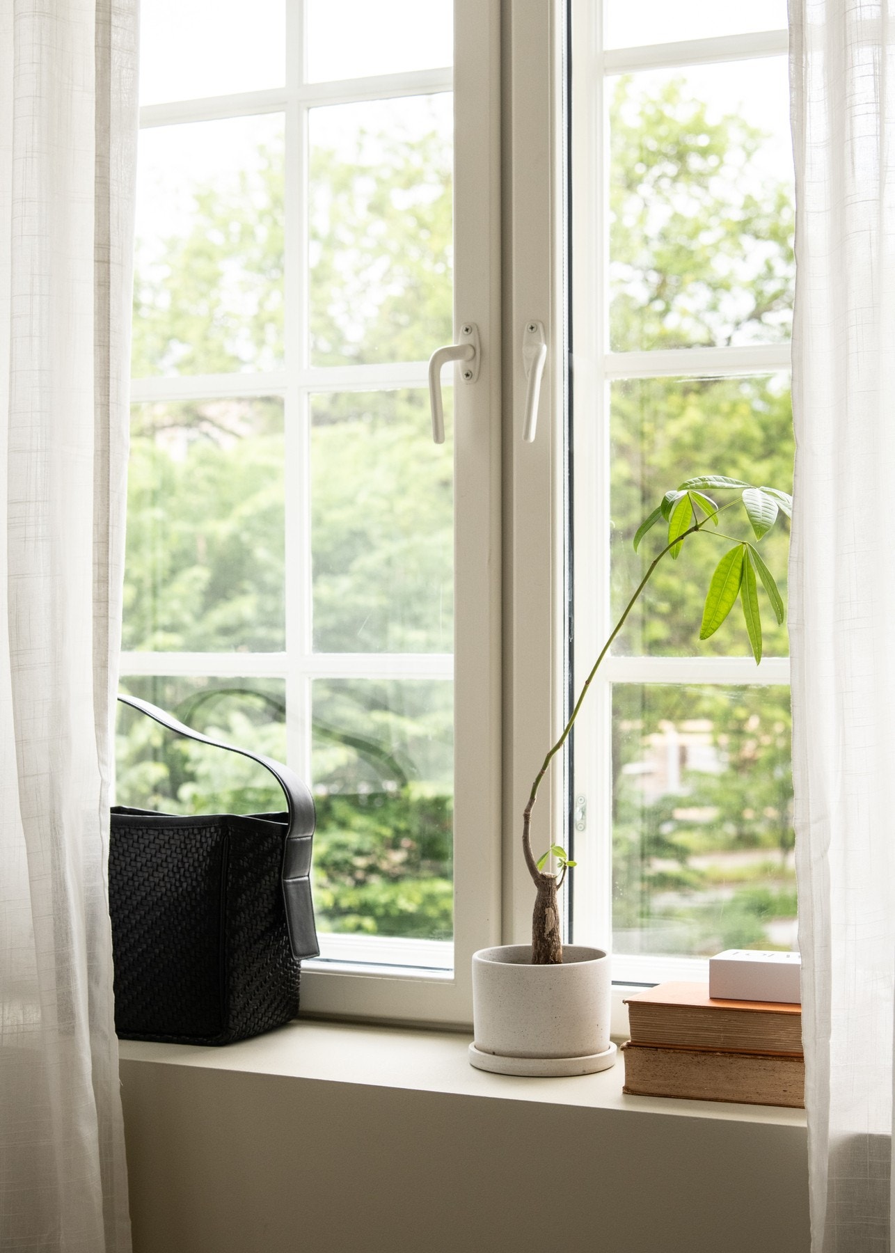 Brede vinduskarmer tilfører ekstra karakter og sjarm. Galleribilde