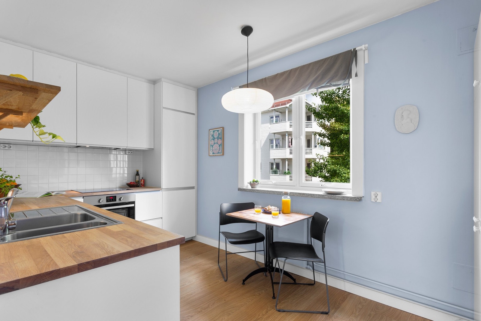 Fra gangen er det adkomst til et separat og romslig kjøkken. Galleribilde