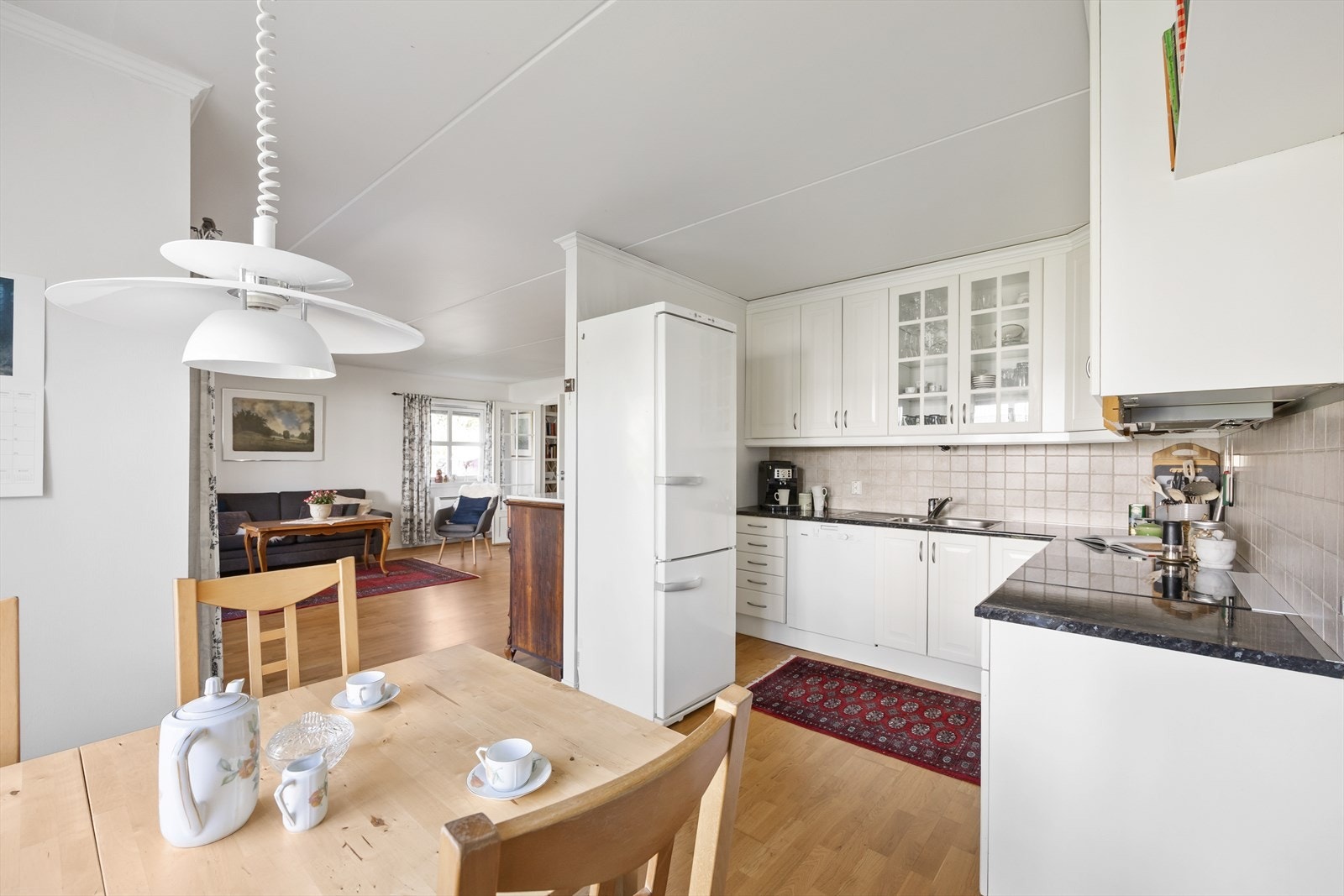 Kjøkken og stue. Galleribilde