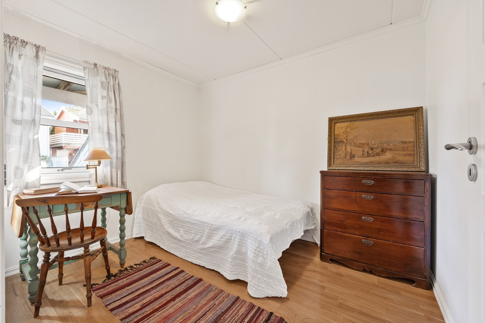 Soverom II har mange bruksmuligheter og kan fint benyttes som gjeste-, barnerom, kontor eller lignende. Galleribilde