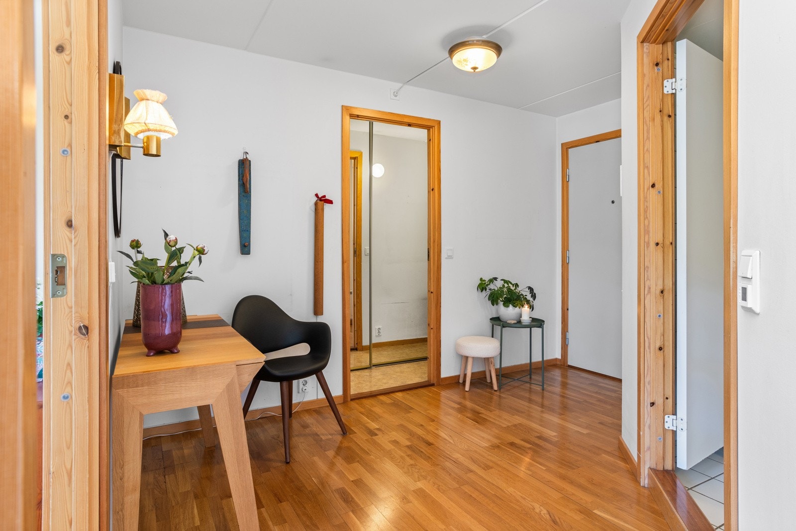 I tilknytning til gangen er det en romslig bod eller garderoberom. Galleribilde