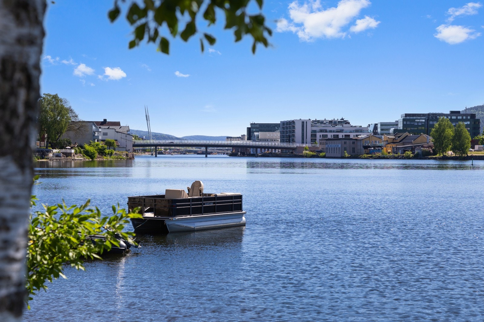 Elven er som et evig omskiftelig maleri. Utsikt helt ned til Ypsilon og Union brygge. Galleribilde