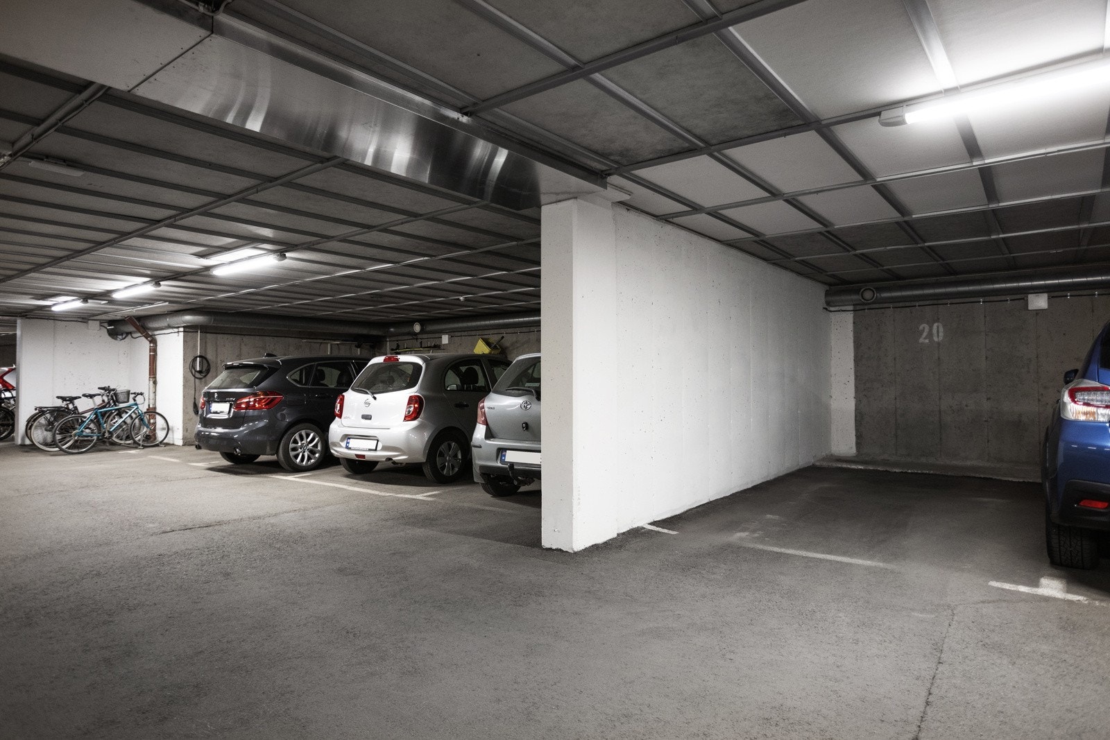 Garasjeplassen er en endeplass. Heis fra garasje til leilighetsplan. Galleribilde