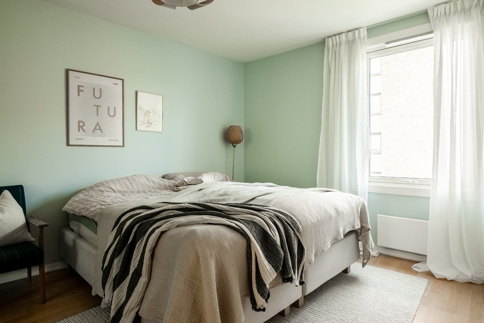 Hovedsoverommet er romslig og malt i en lys og behagelig fargetone. Galleribilde