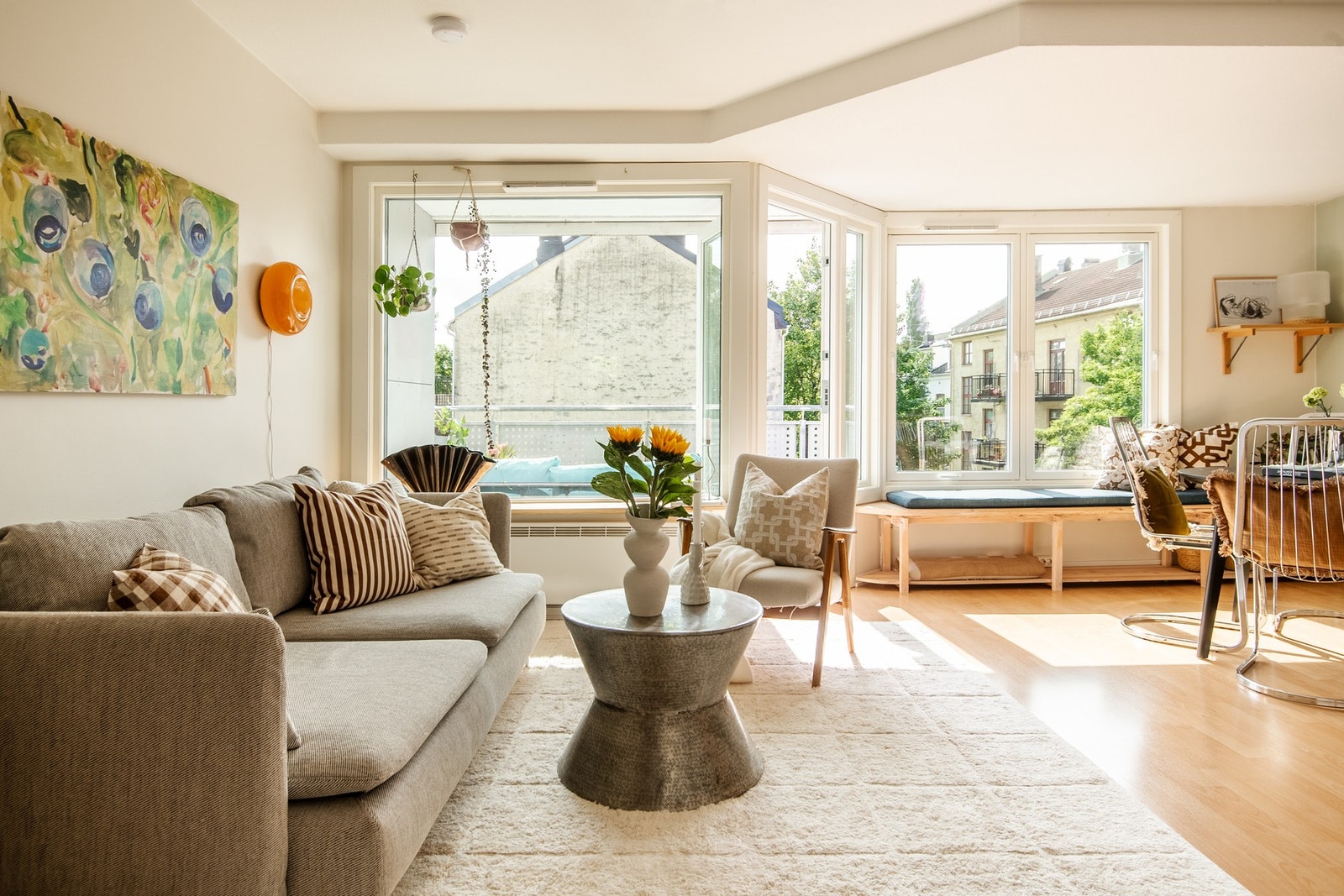 Boligen ble pusset opp i 2019 med moderne og tidløse materialvalg. Galleribilde