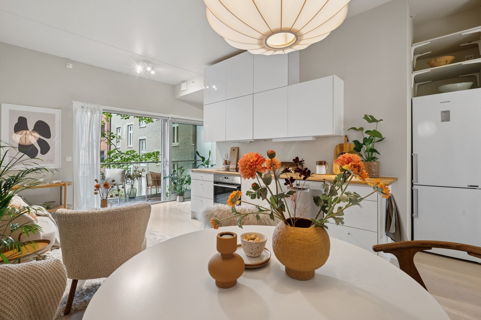 Borettslaget har kollektiv avtale med Telia om kabel-tv og bredbånd. Standard pakke er inkludert i felleskostnadene. Galleribilde