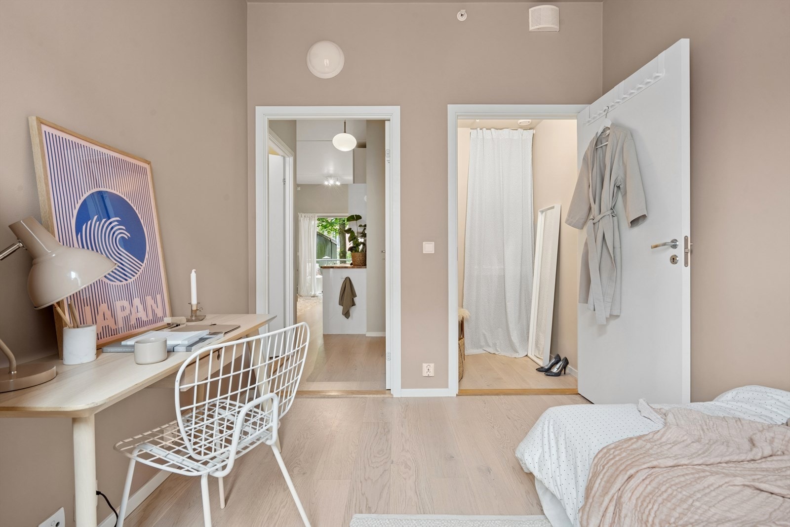 I tilknytning det ene soverommet er det også en innvendig bod for ekstra oppbevaringsplass. Galleribilde