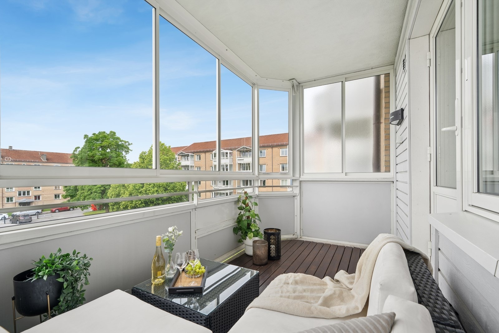 Balkongen er sørvestvendt og byr på gode solforhold. Galleribilde