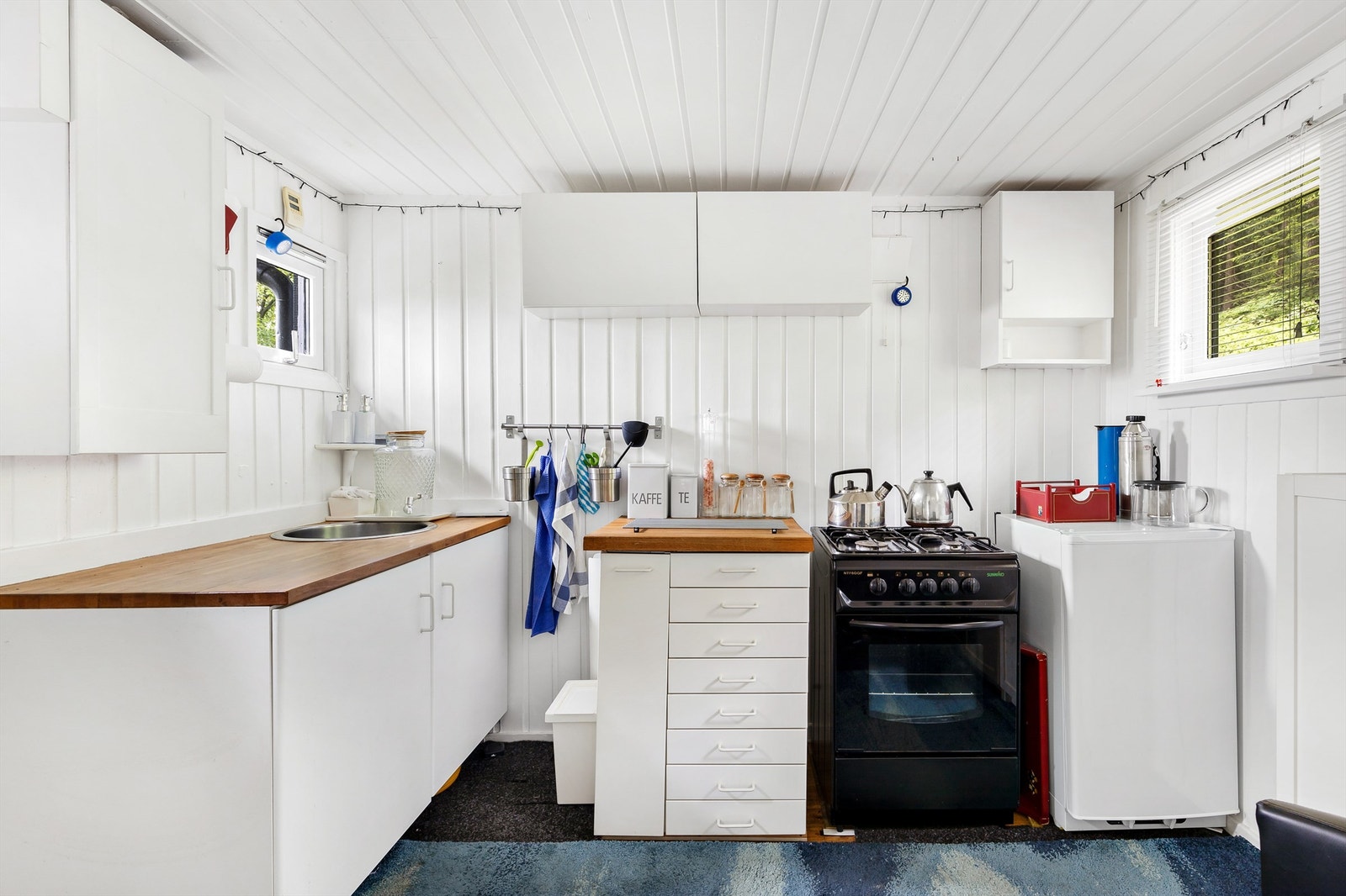 Nedfelt oppvaskkum (uten blandebatteri) i benkeplate av tre - Rommet er opprinnelig byggemeldt som gang og bod Galleribilde