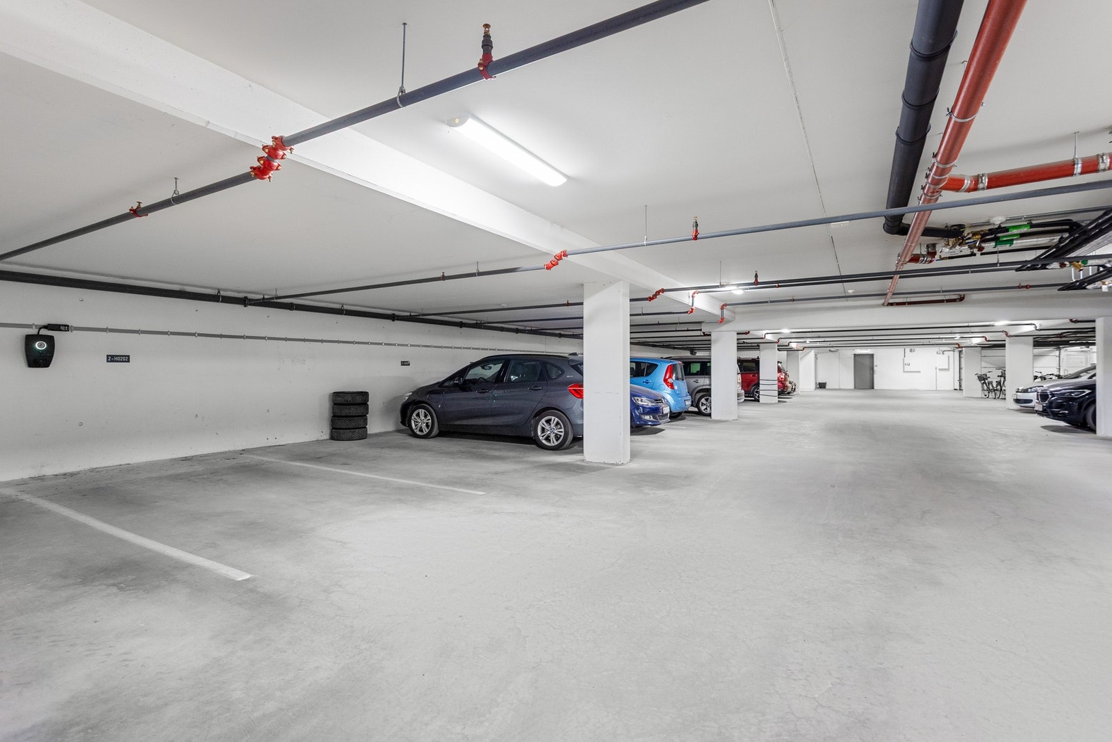 Garasjeplass i kjeller Galleribilde