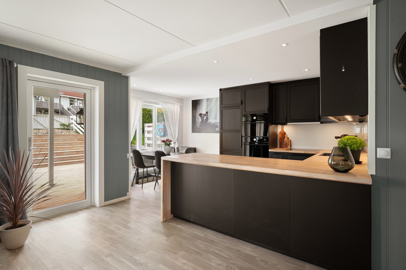 Leiligheten er oppusset de siste årene og holder boligen en god standard. Galleribilde