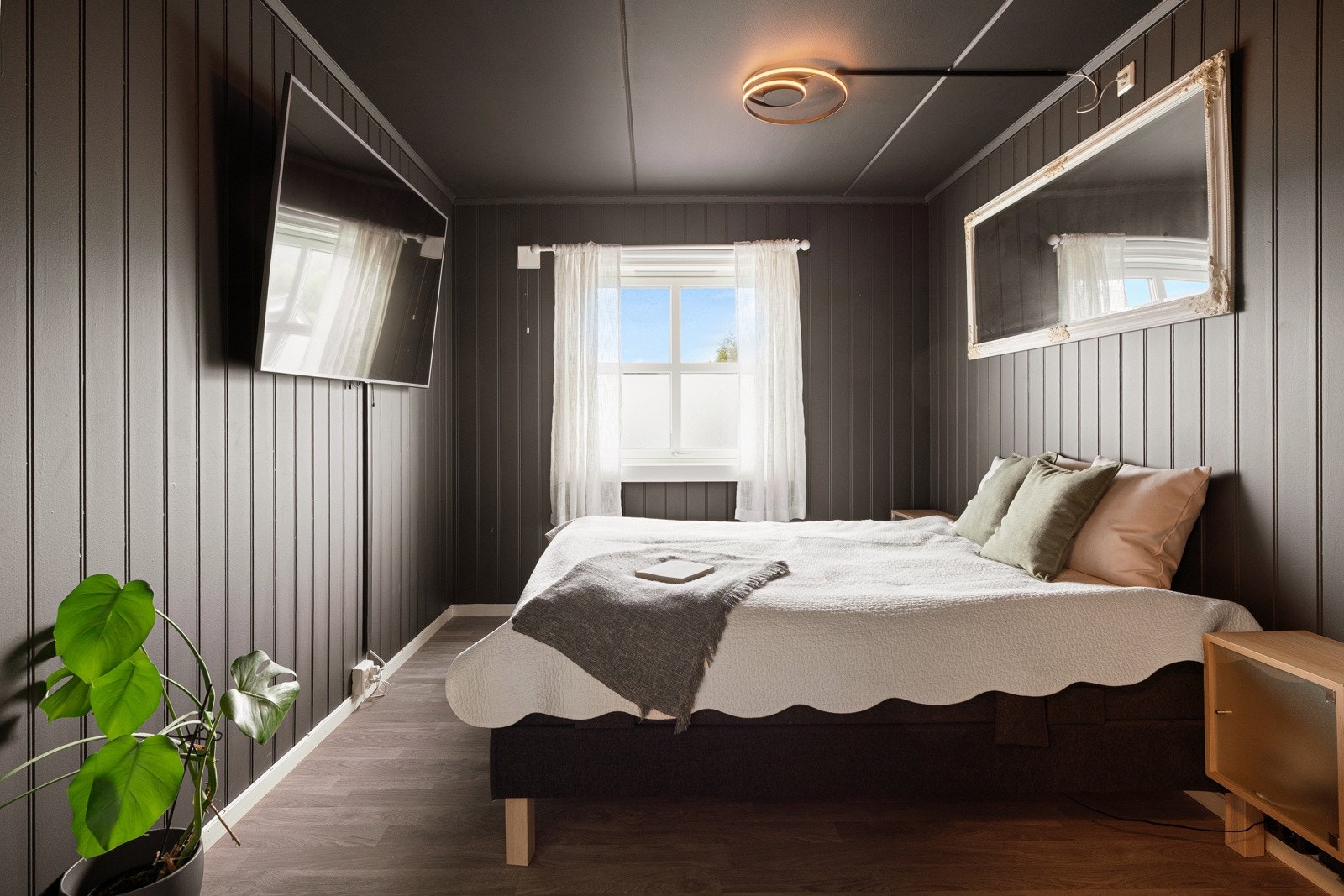 Rommet vender mot stille fellesarealer. Galleribilde