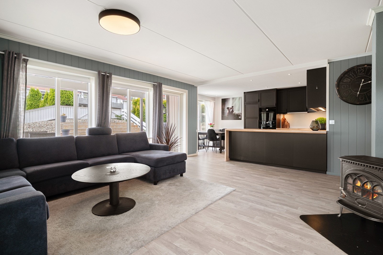 Dette er en stilren og moderne 4-roms med svært barnevennlig beliggenhet! Galleribilde