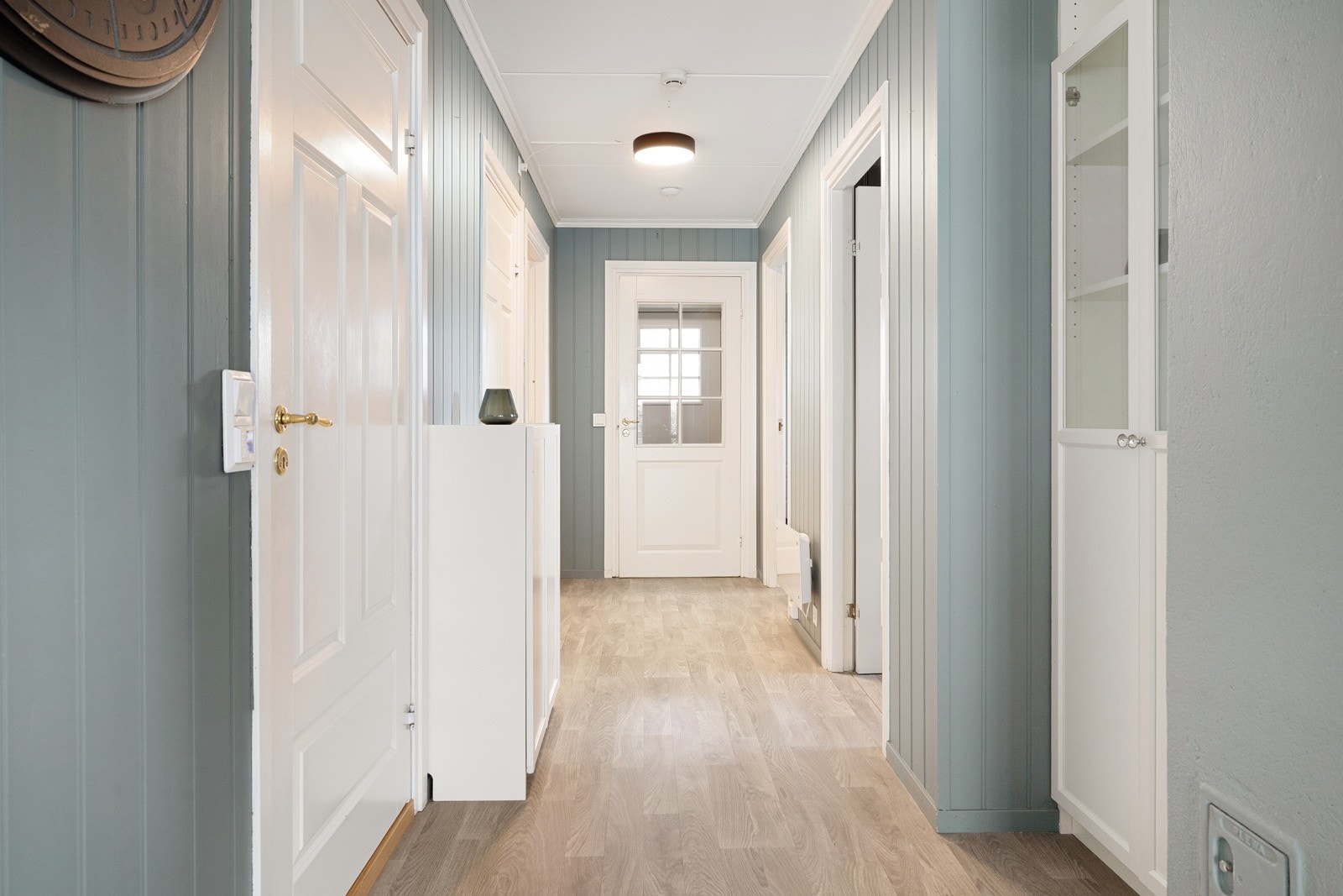 Lys og innbydende gang. Galleribilde