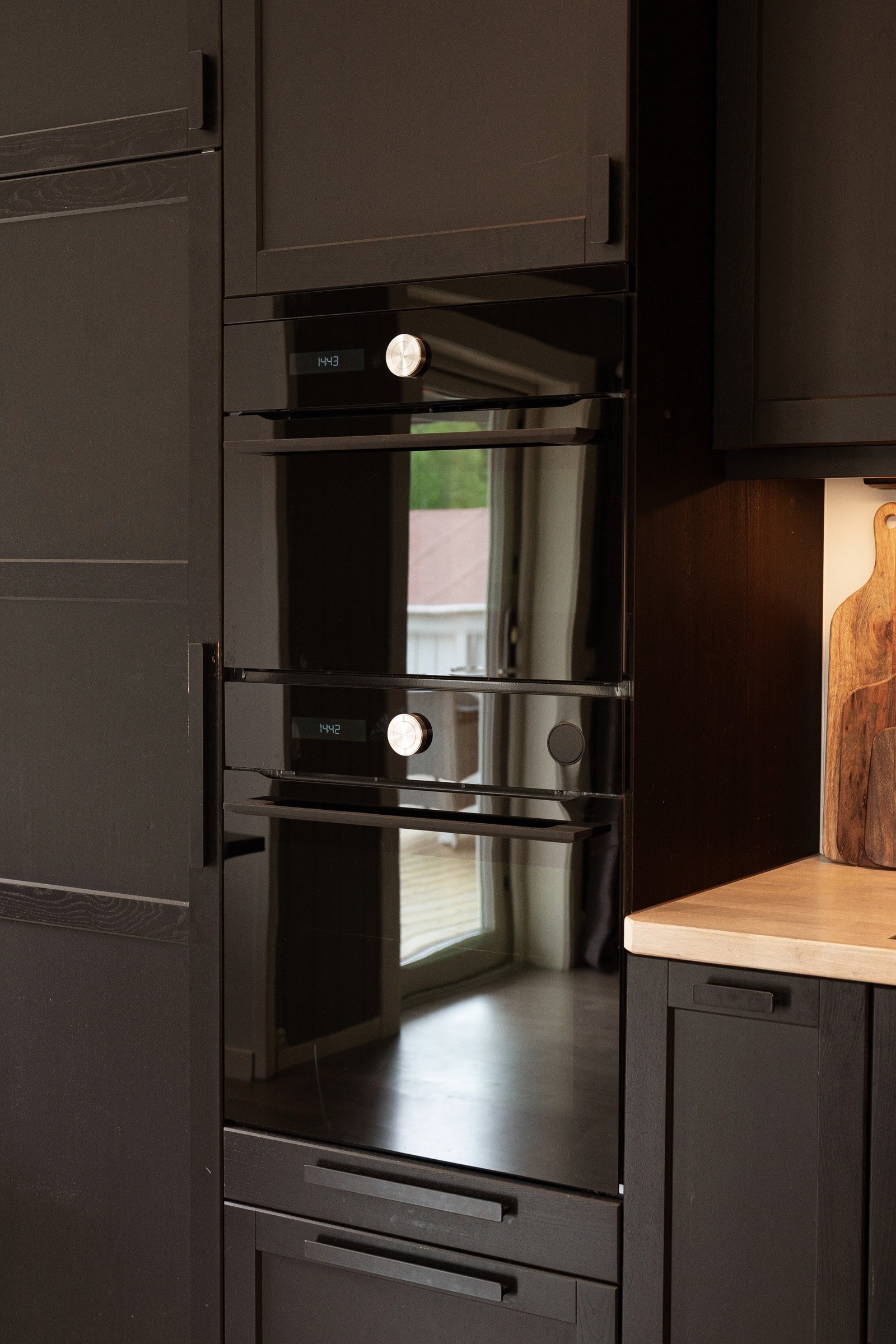 Integrert stekeovn og mikro i arbeids- og barnevennlig høyde. Galleribilde