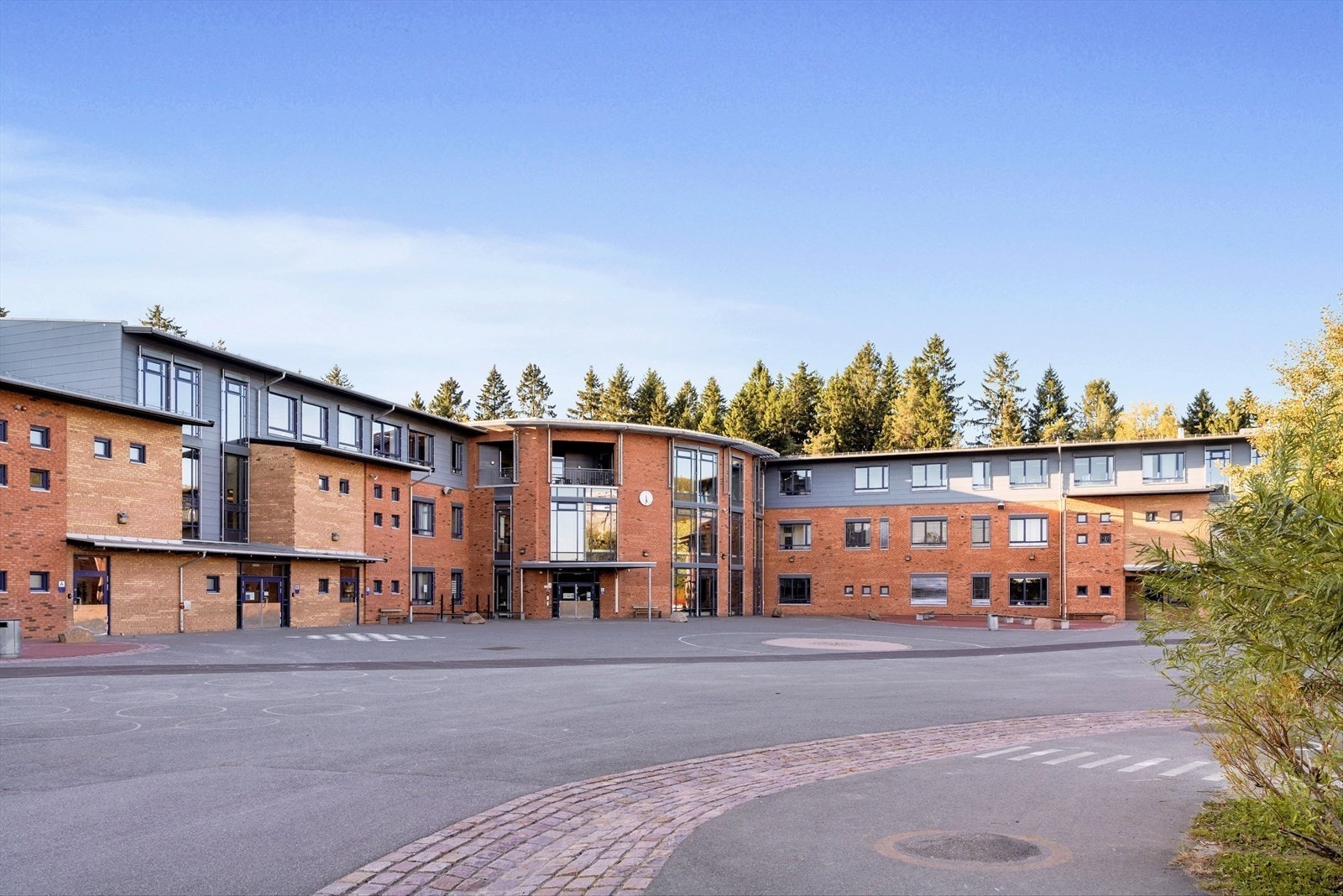 Ammerud skole ligger ca. 5 min gange fra boligen. Galleribilde