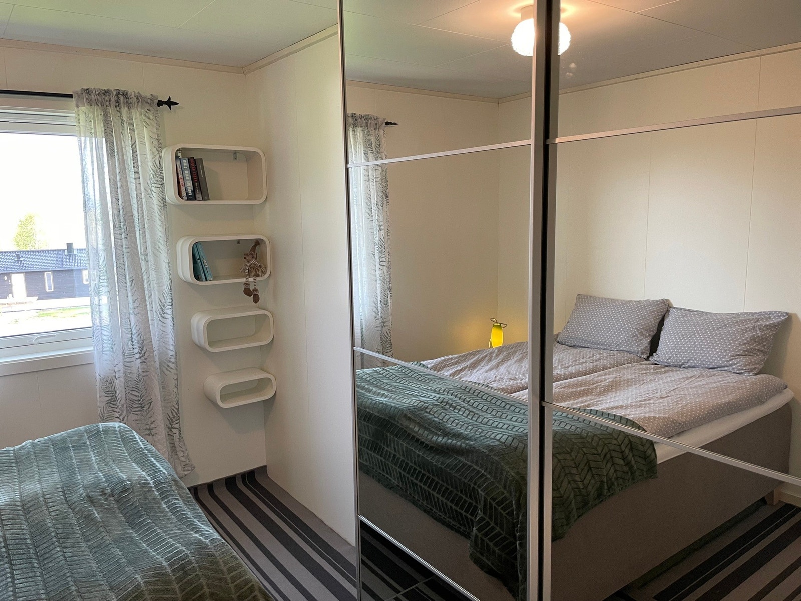 Skyvedørsgarderobe medfølger i handelen. Galleribilde