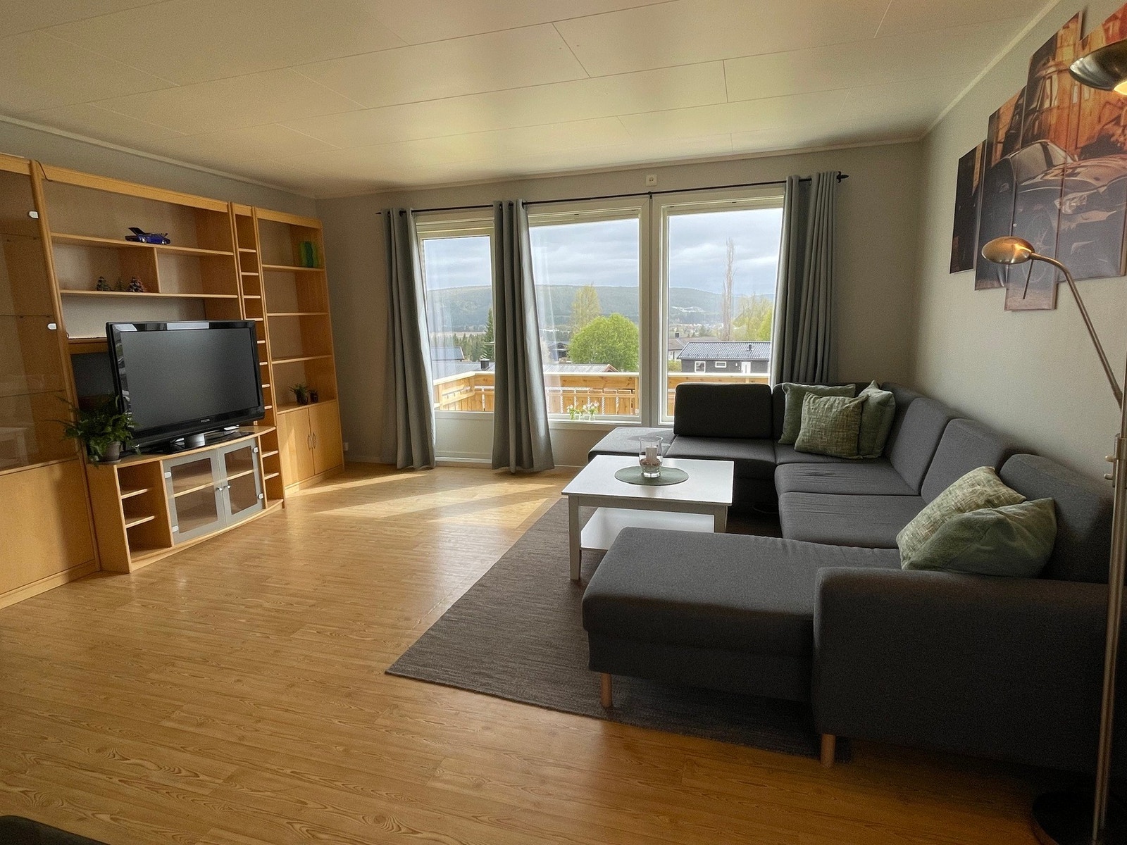 Ifølge tilstandsrapporten ble det installert ny altandør og to nye stuevinduer i 2017. Galleribilde