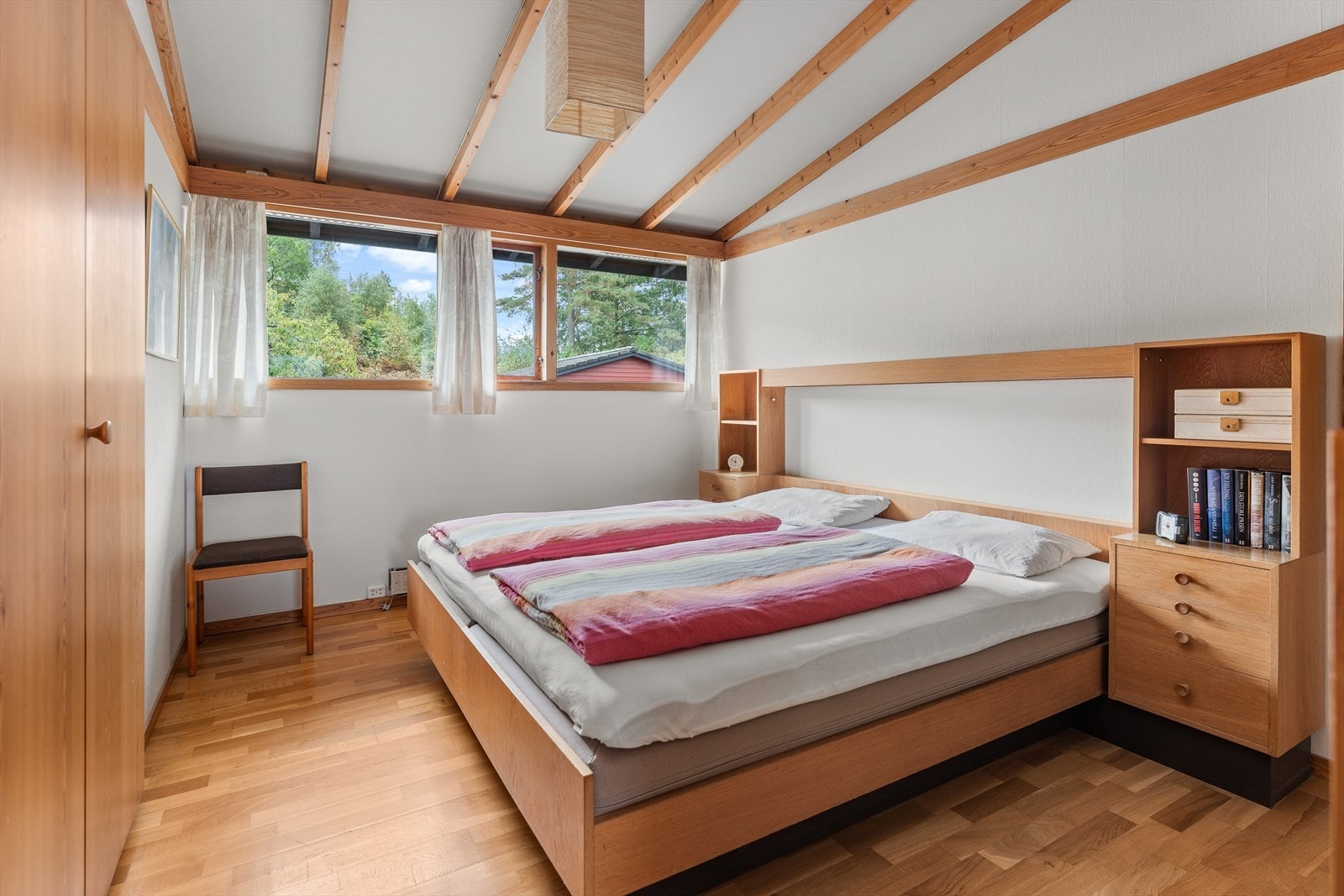 Soverom 2. Alle soverom har garderobeløsning. Galleribilde