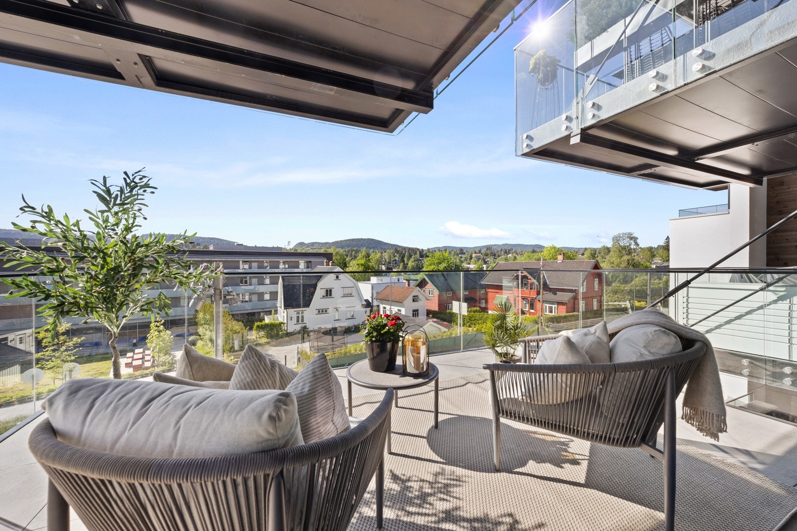 Fra kjøkken/stuen er det adkomst til en balkong på 17 kvm. Galleribilde