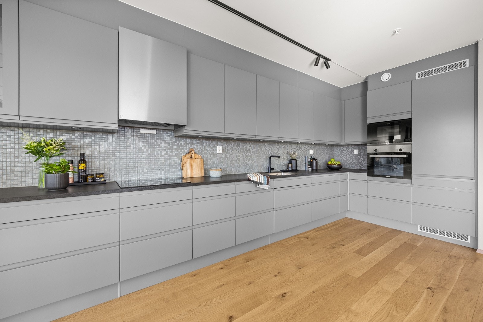 Moderne HTH kjøkken med ulke tilvalg. Galleribilde