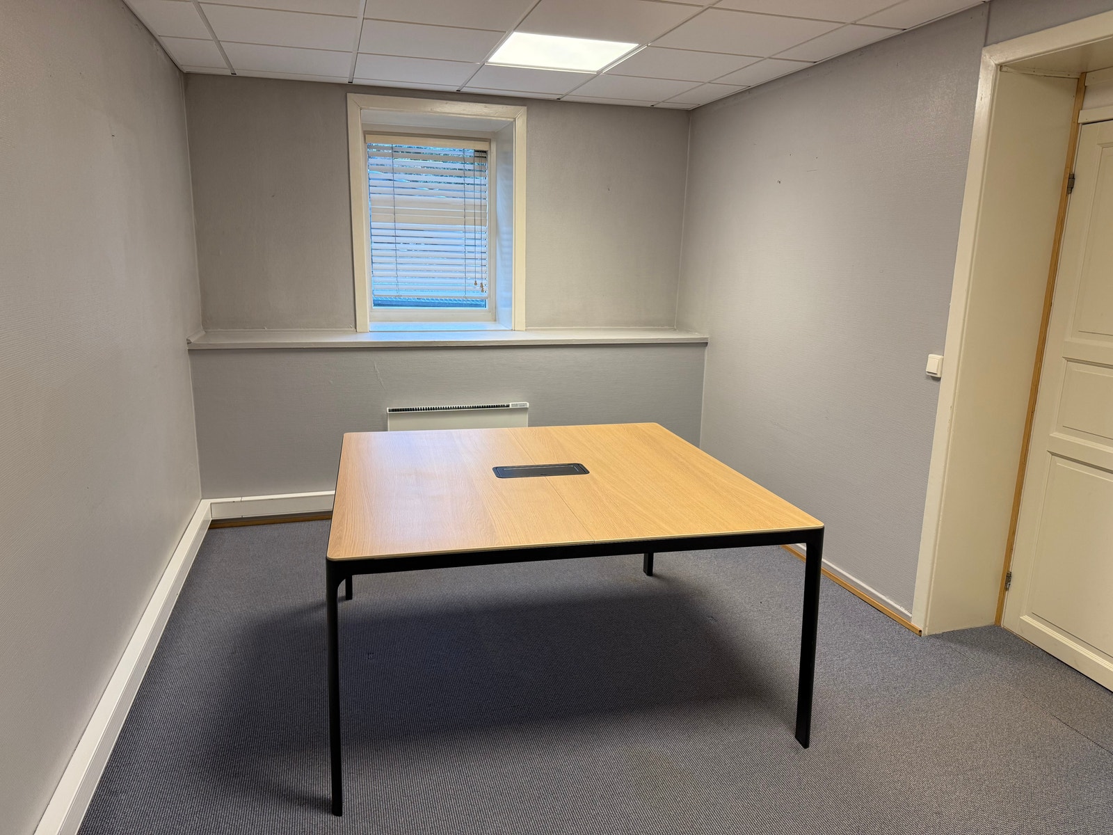 Bakrom / lager Galleribilde