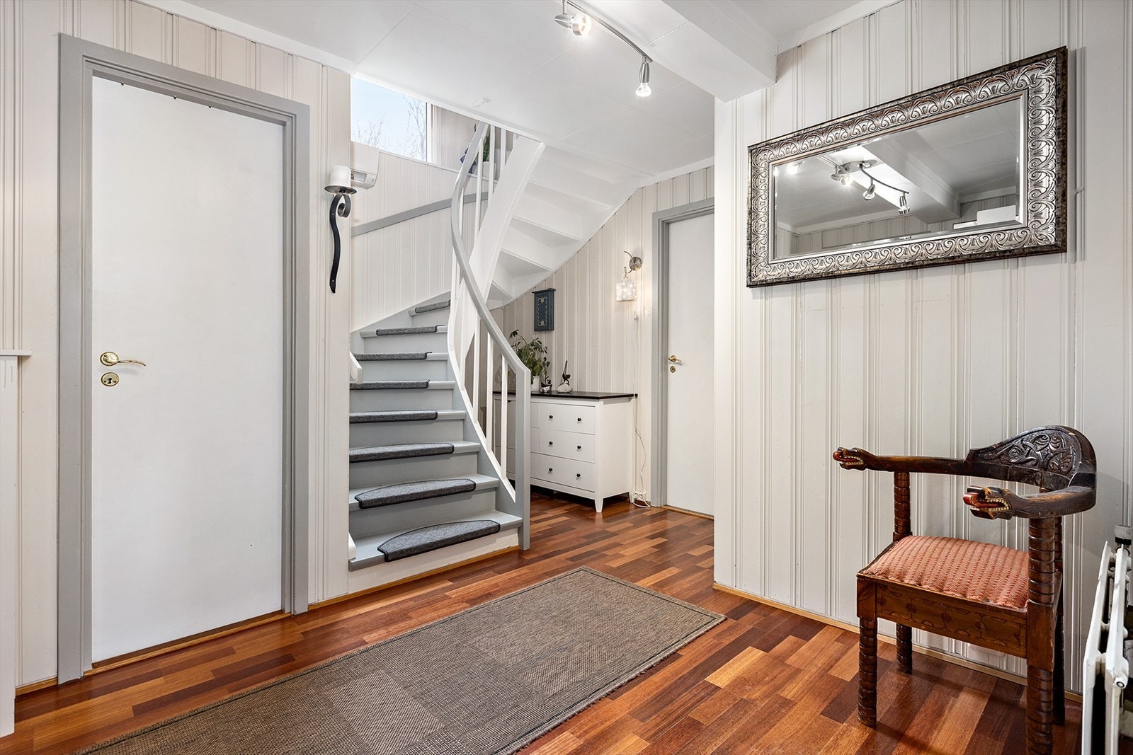 Entré/ hall i underetasjen Galleribilde